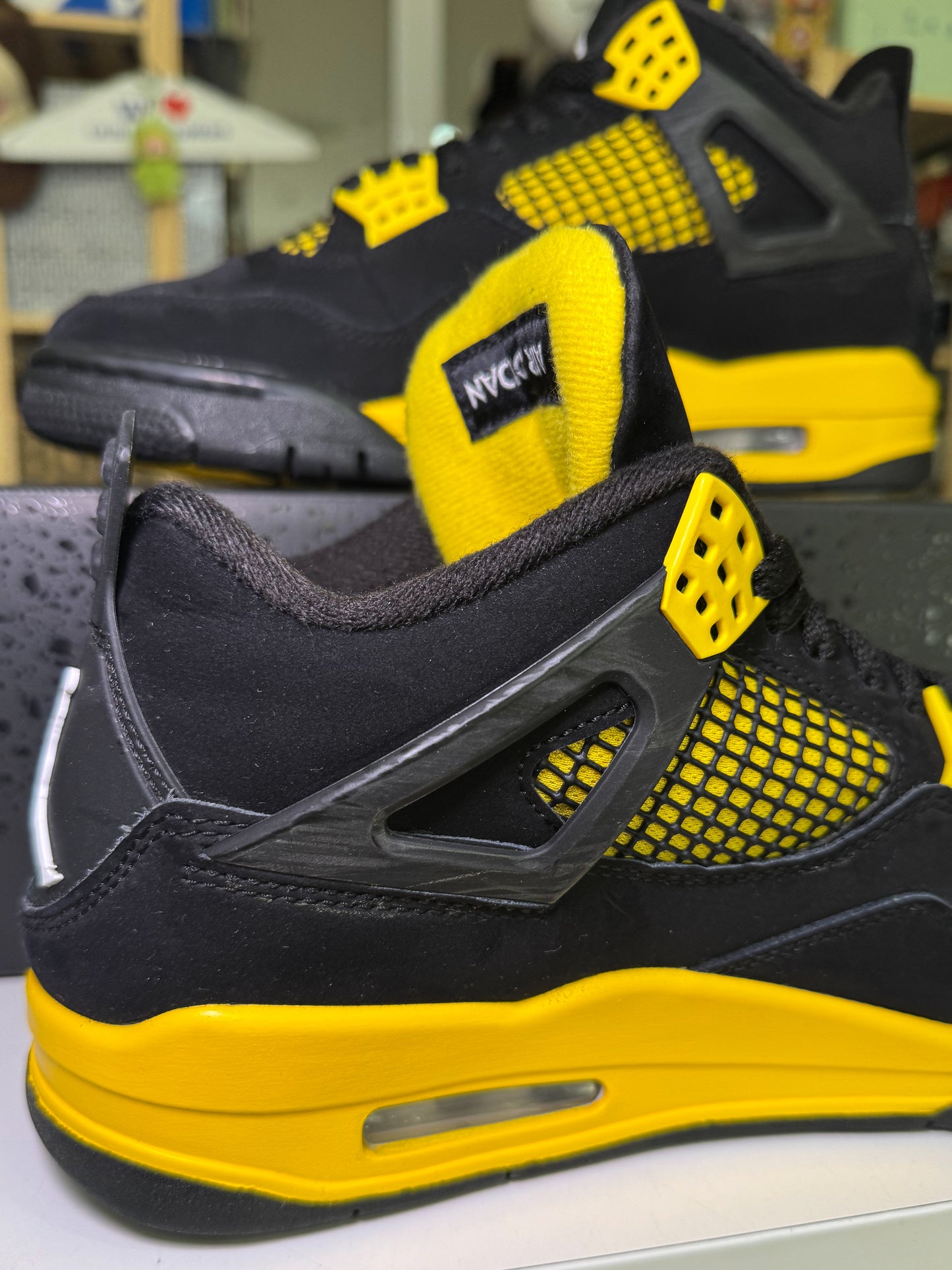 Air Jordan 4 Retro 'Thunder' 2023 - Recondicionado