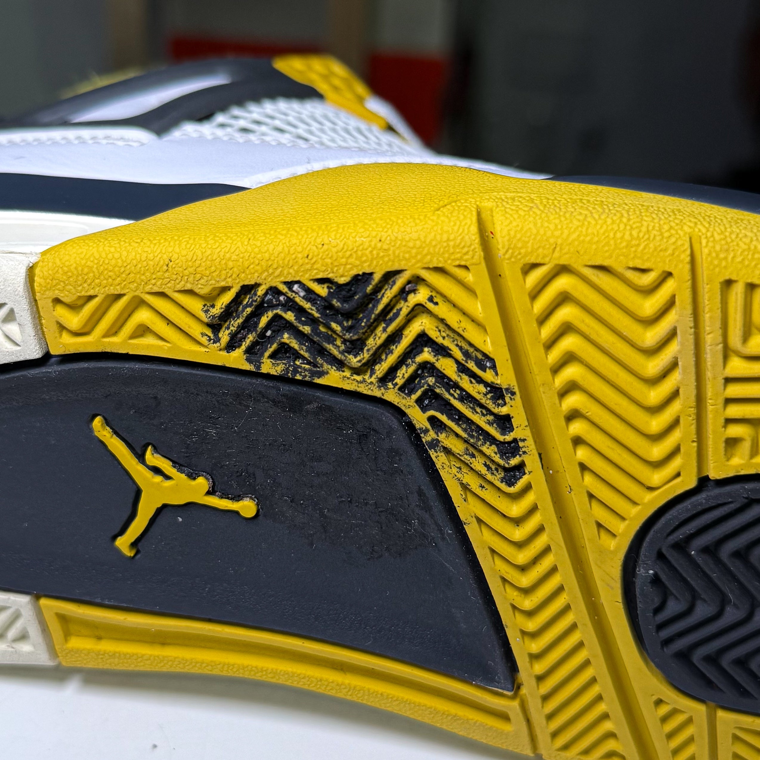 Air Jordan 4 Retro 'Vivid Sulfur’ W 2024 - Recondicionado