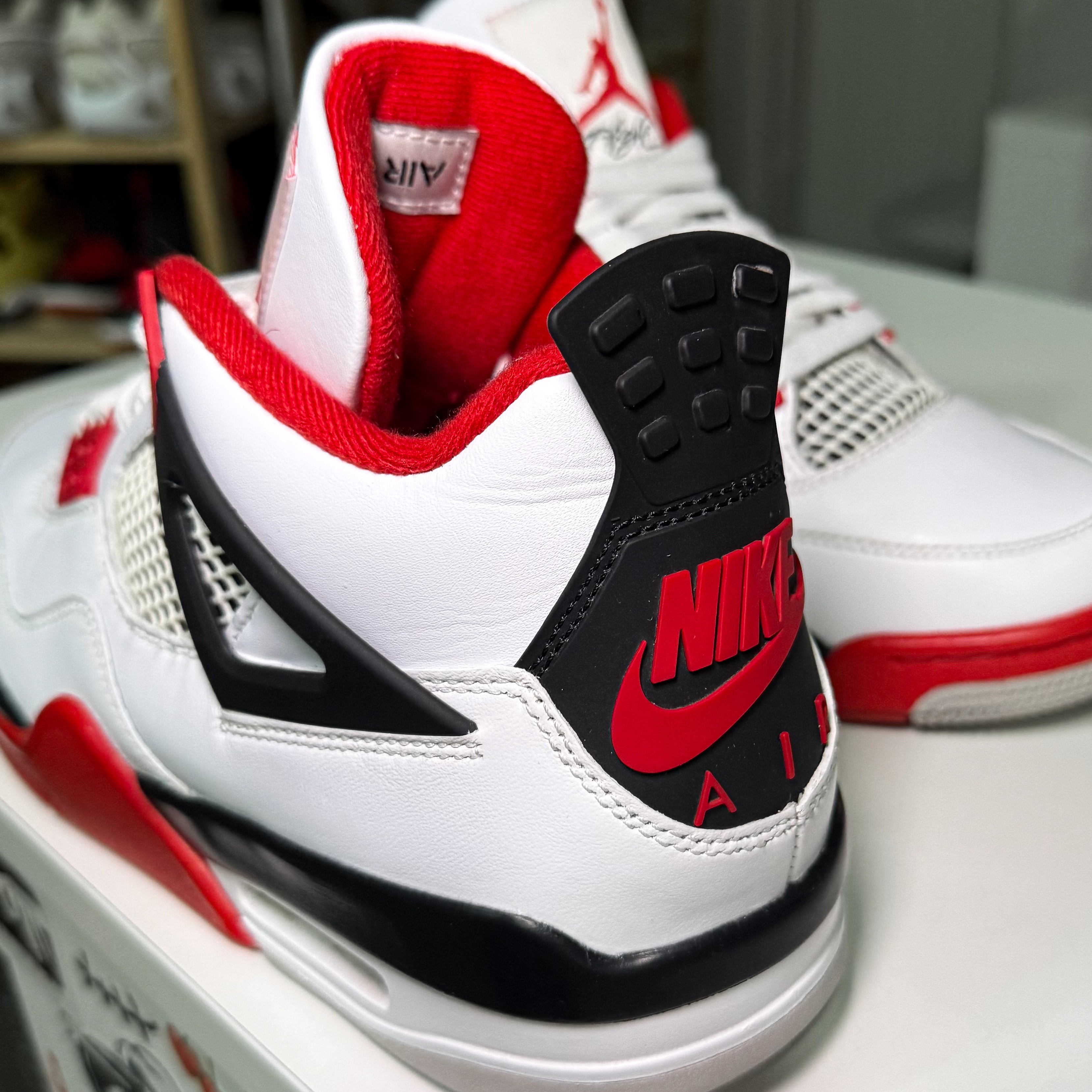 Air Jordan 4 Retro 'Fire Red' 2020 - Recondicionado