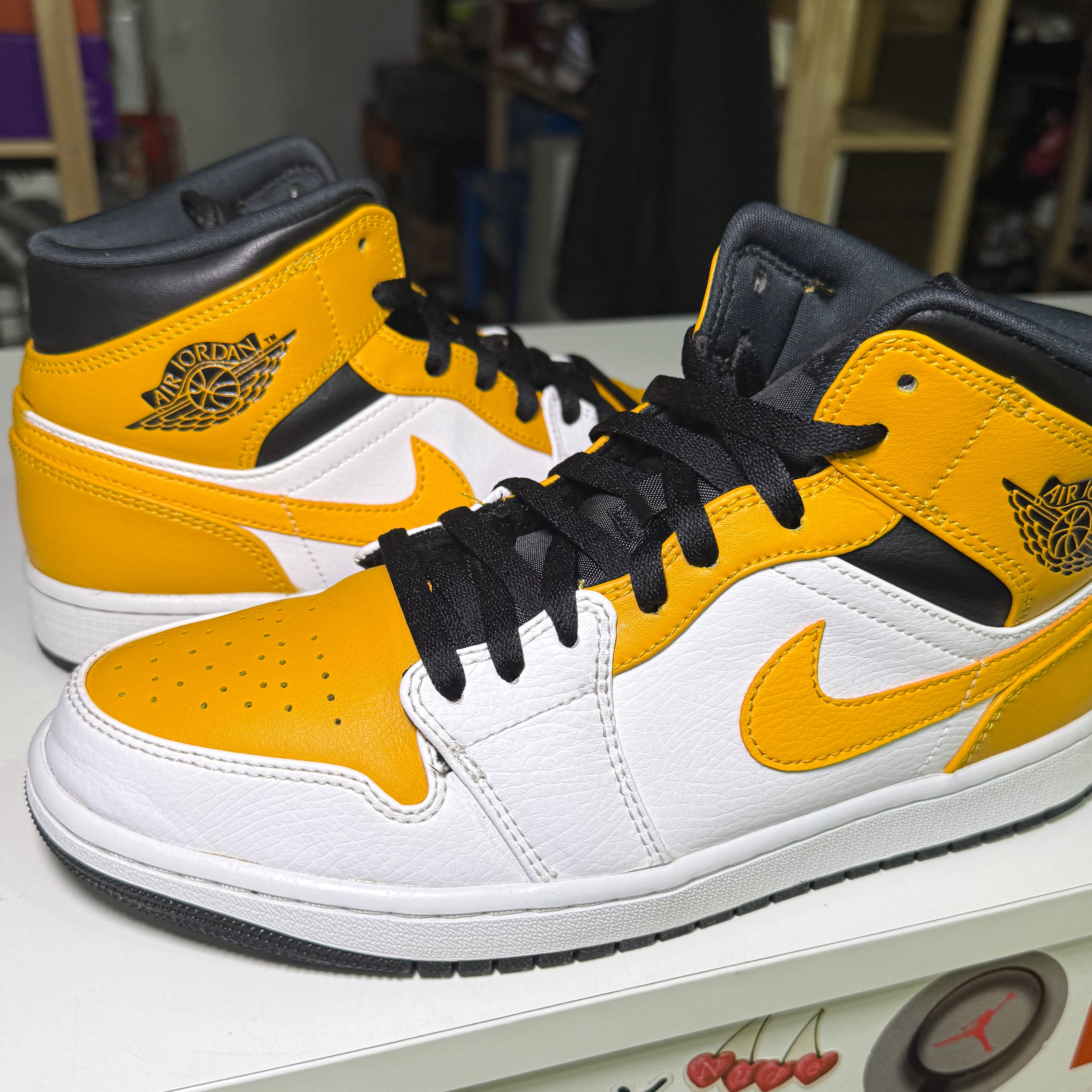 Air Jordan 1 Mid ‘University Gold’ 2021 - Recondicionado