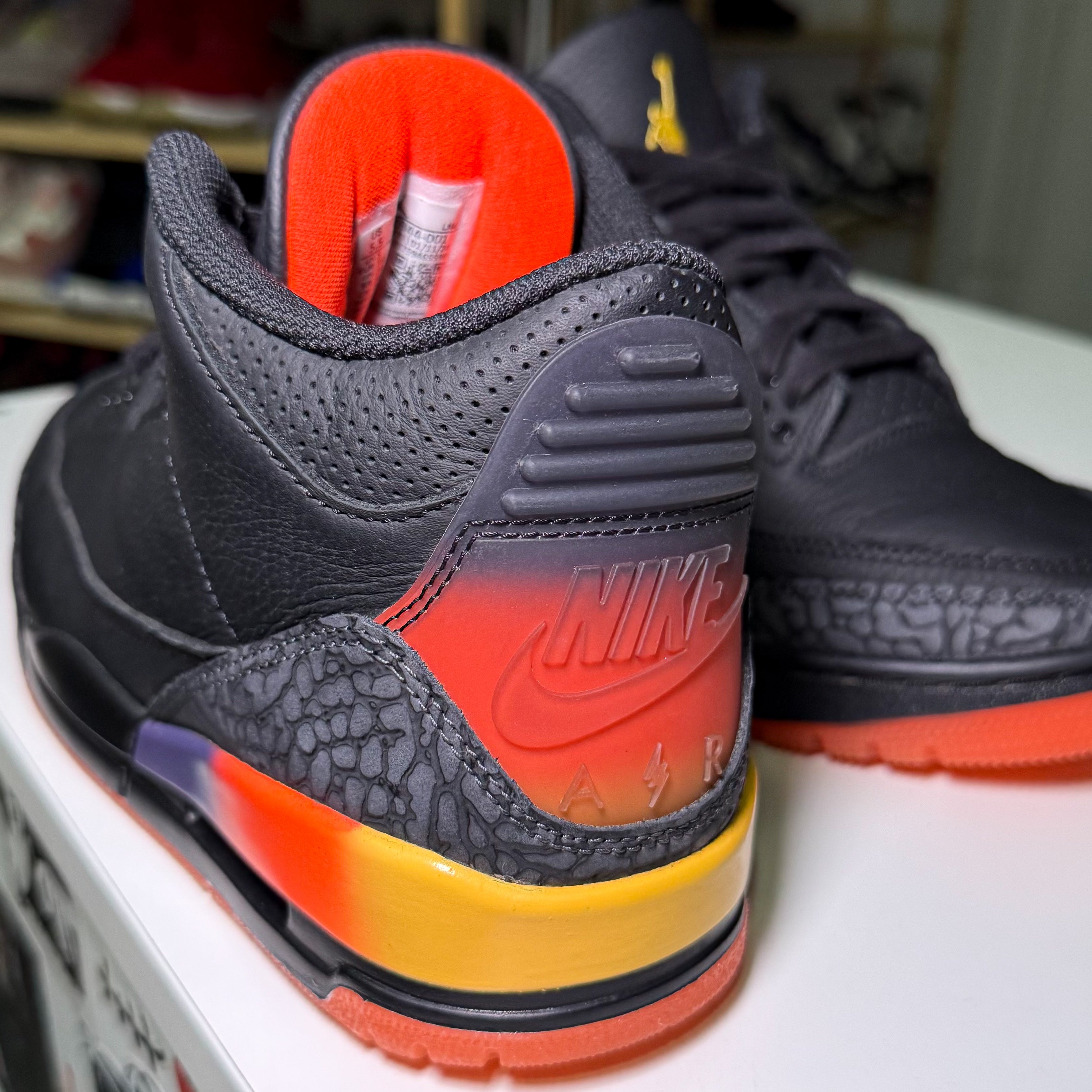 Air Jordan 3 Retro x J Balvin ‘Rio’ 2024 - Recondicionado