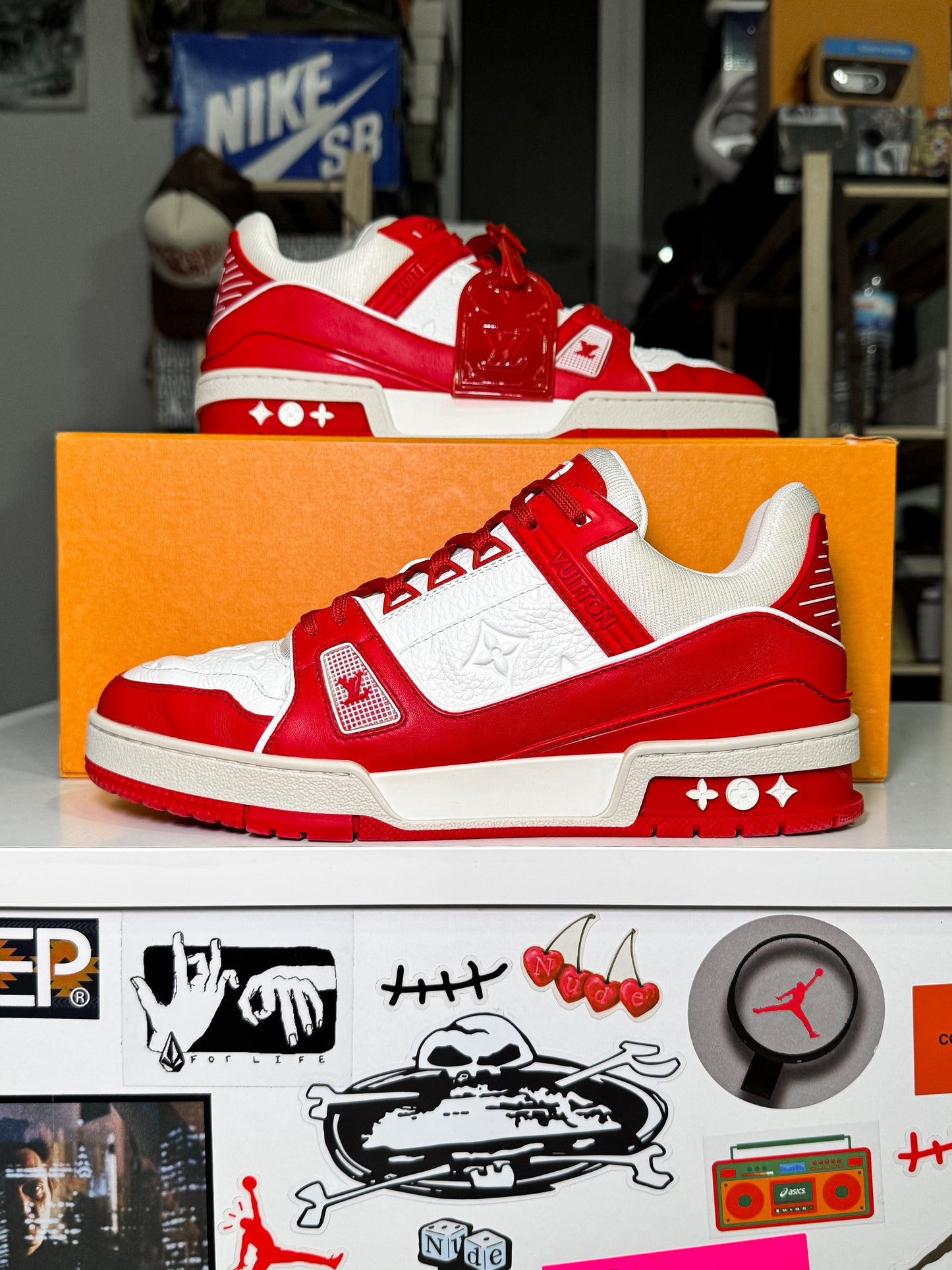 Louis Vuitton LV Trainer Low x Product (RED) 2020 - Recondicionado