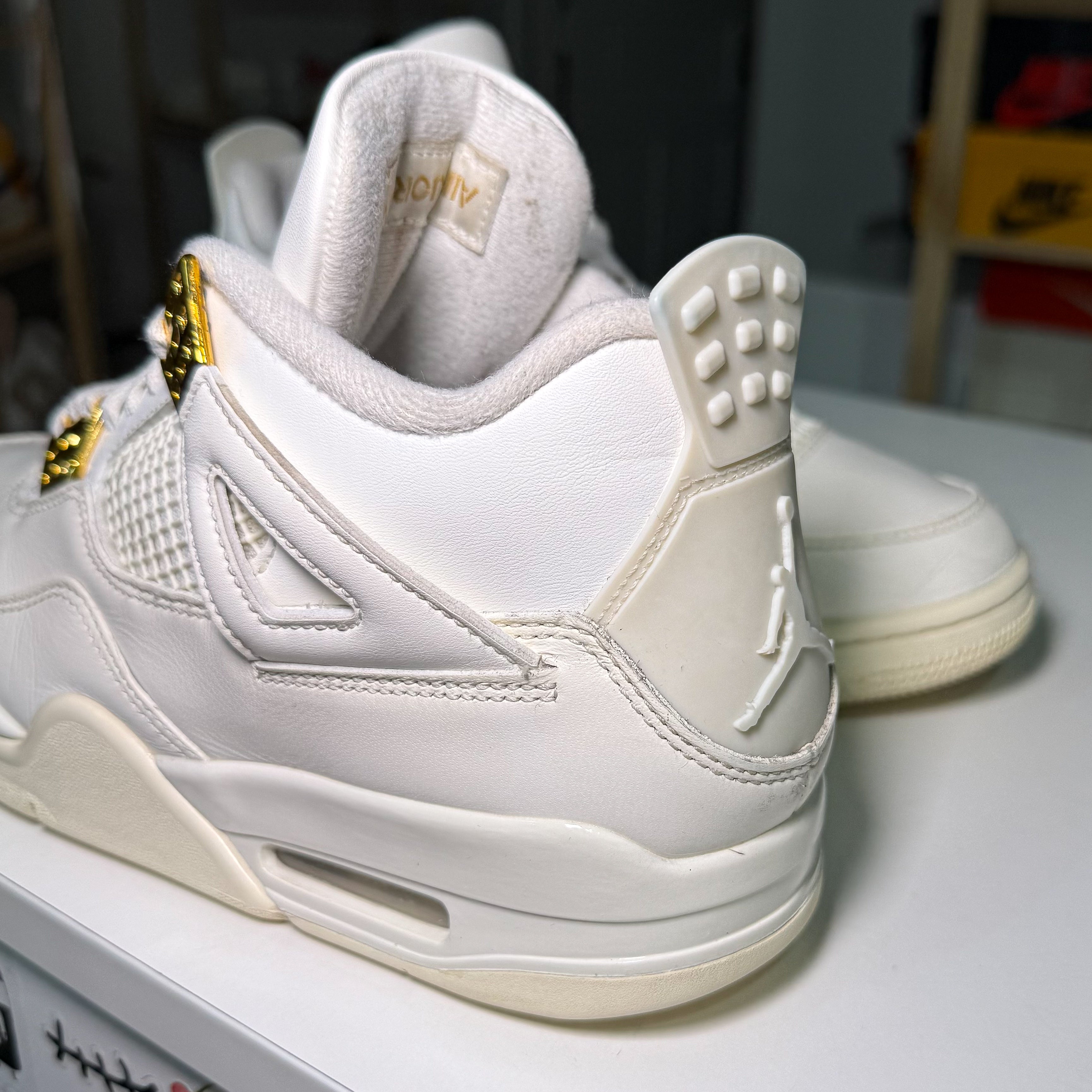 Air Jordan 4 Retro 'Metallic Gold’ W 2023 - Recondicionado