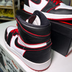 Air Jordan 1 Retro High OG ‘Bloodline’ 2019 - Recondicionado