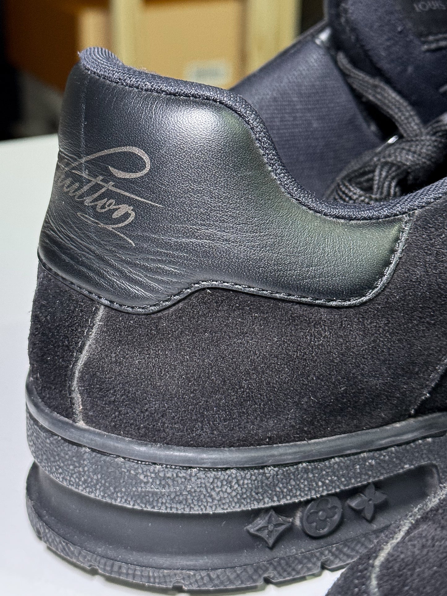 Louis Vuitton LV Trainer Suede Black ‘Staff’ - Recondicionado