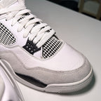 Air Jordan 4 Retro 'Military Black' 2022 - Recondicionado