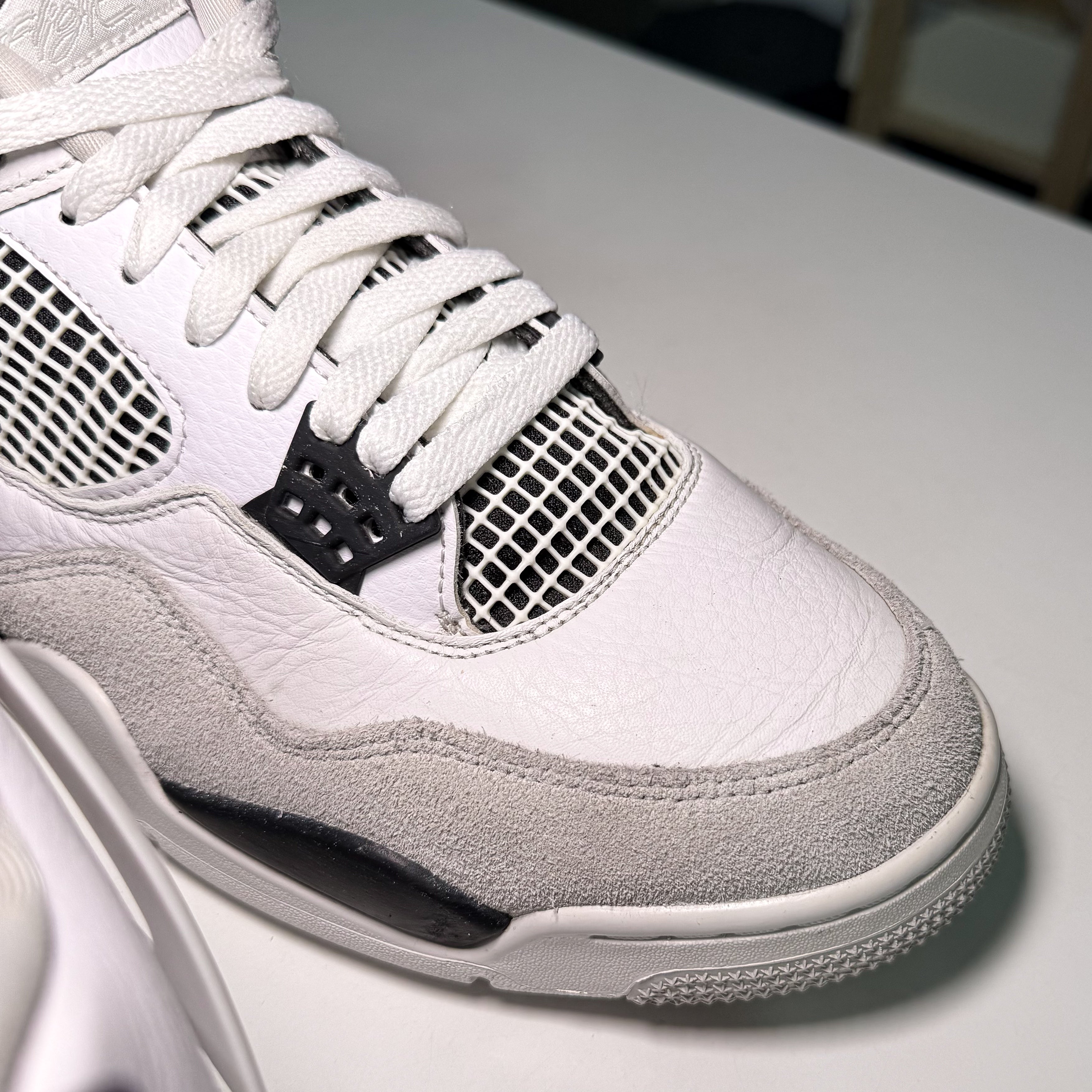 Air Jordan 4 Retro 'Military Black' 2022 - Recondicionado