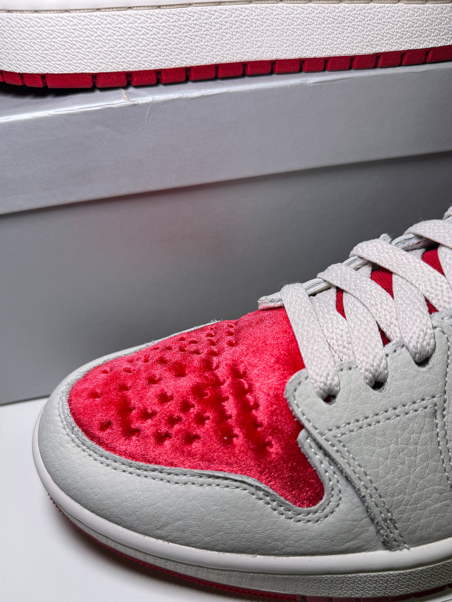 Air Jordan 1 High Zoom CMFT 2 ‘Valentines Day’ W 2023 - Recondicionado