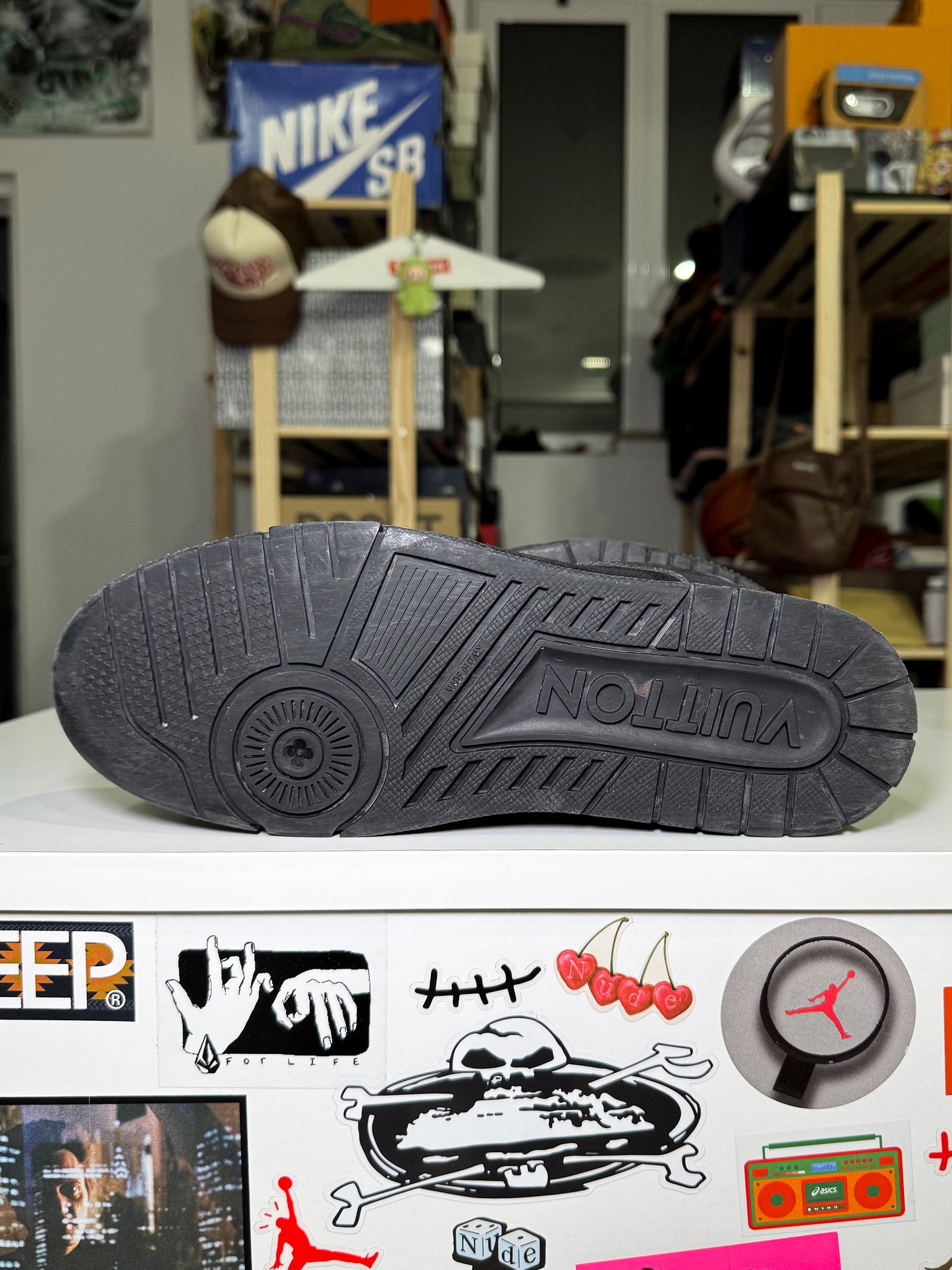 Louis Vuitton LV Trainer Suede Black ‘Staff’ - Recondicionado