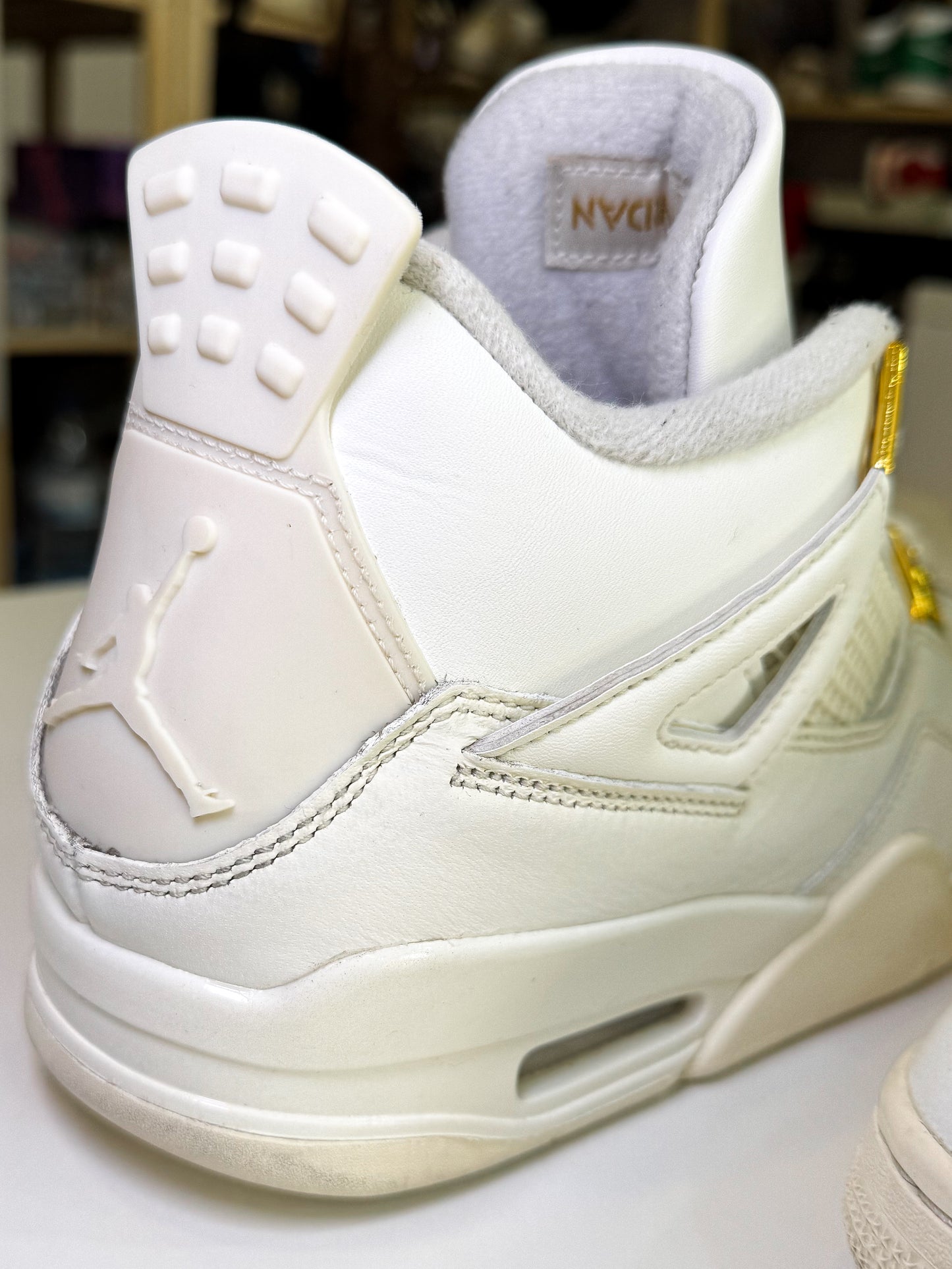 Air Jordan 4 Retro 'Metallic Gold’ W 2023 - Recondicionado