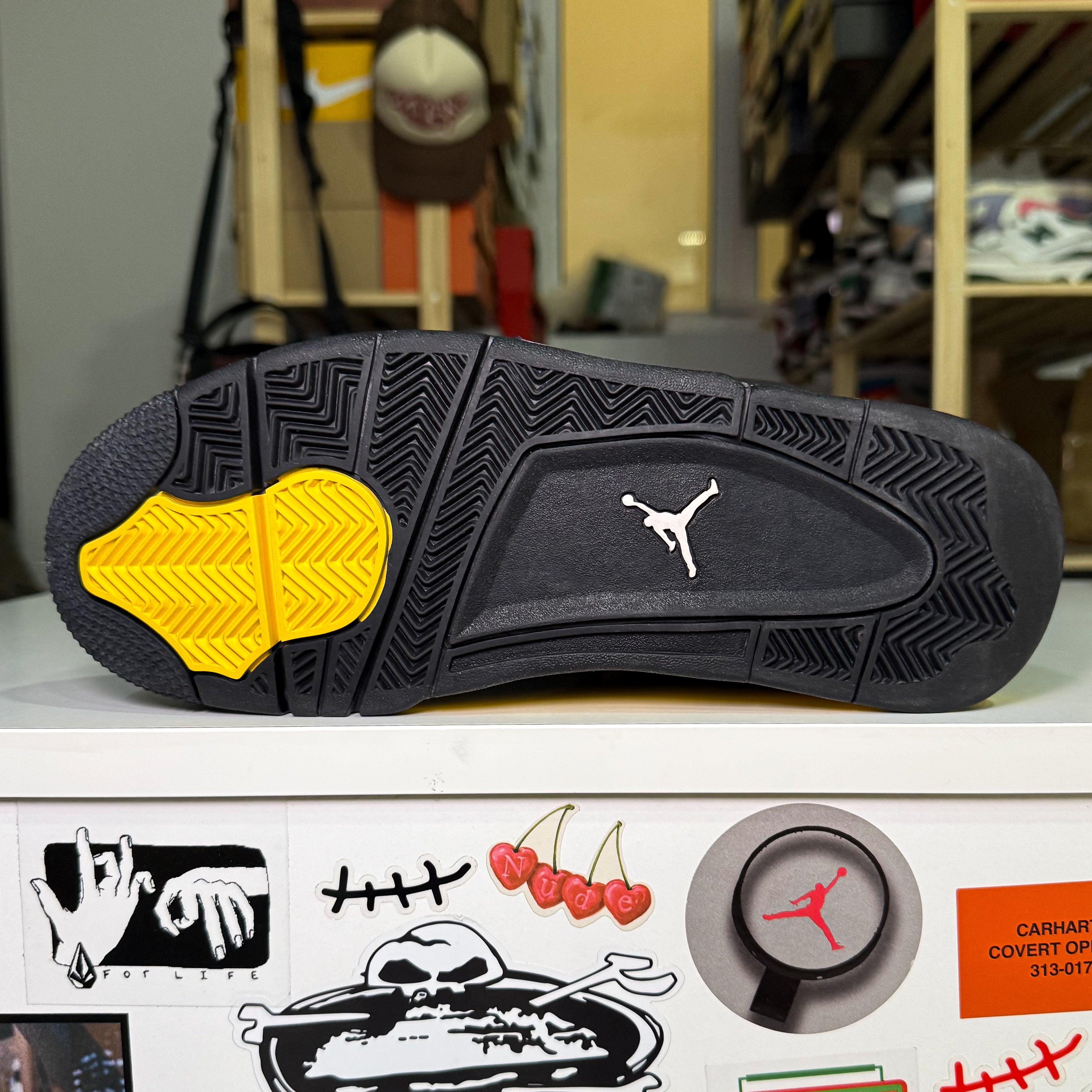 Air Jordan 4 Retro 'Thunder' 2023 - Recondicionado