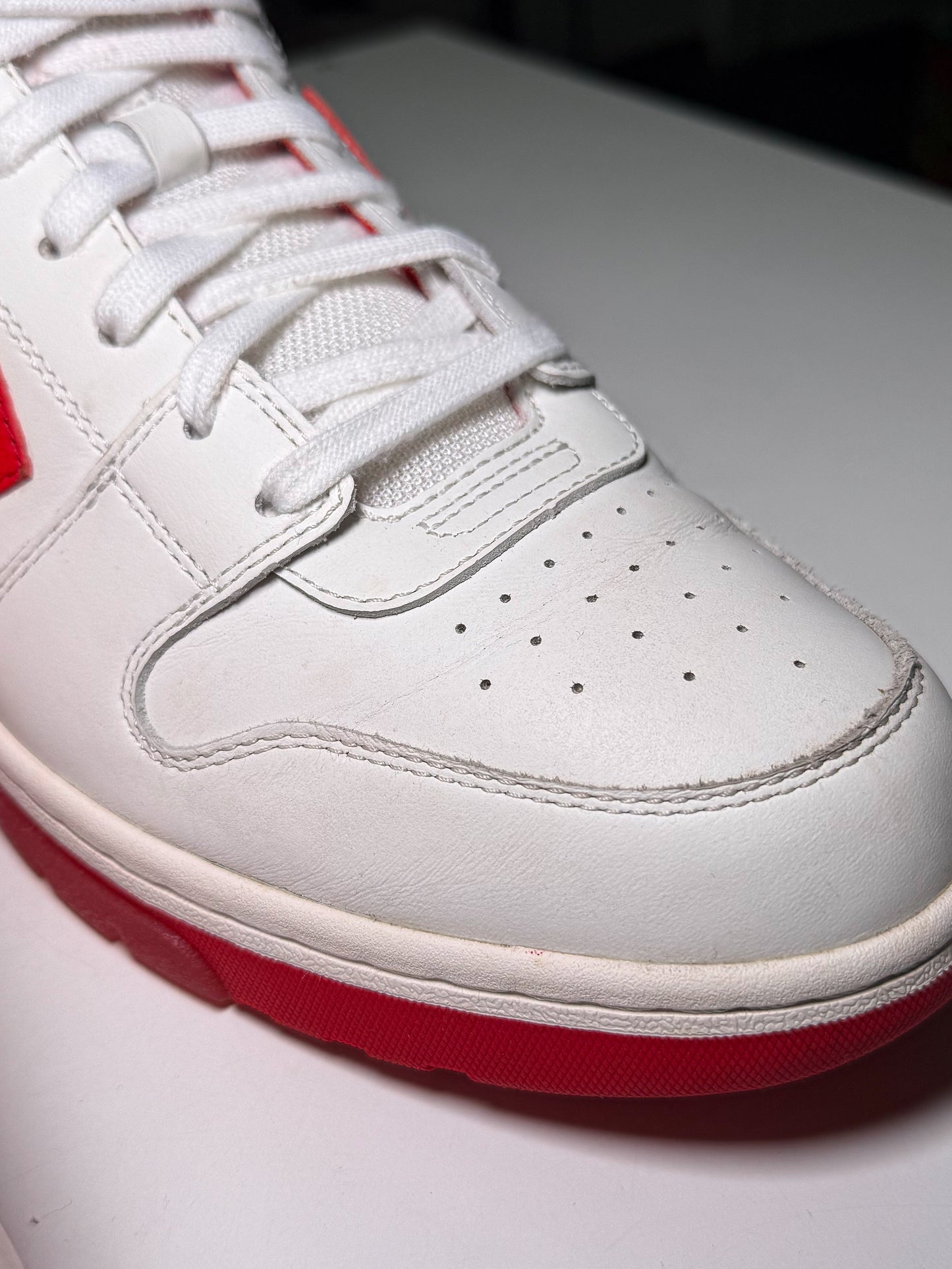 Off White Out of Office ‘White Red’ - Recondicionado