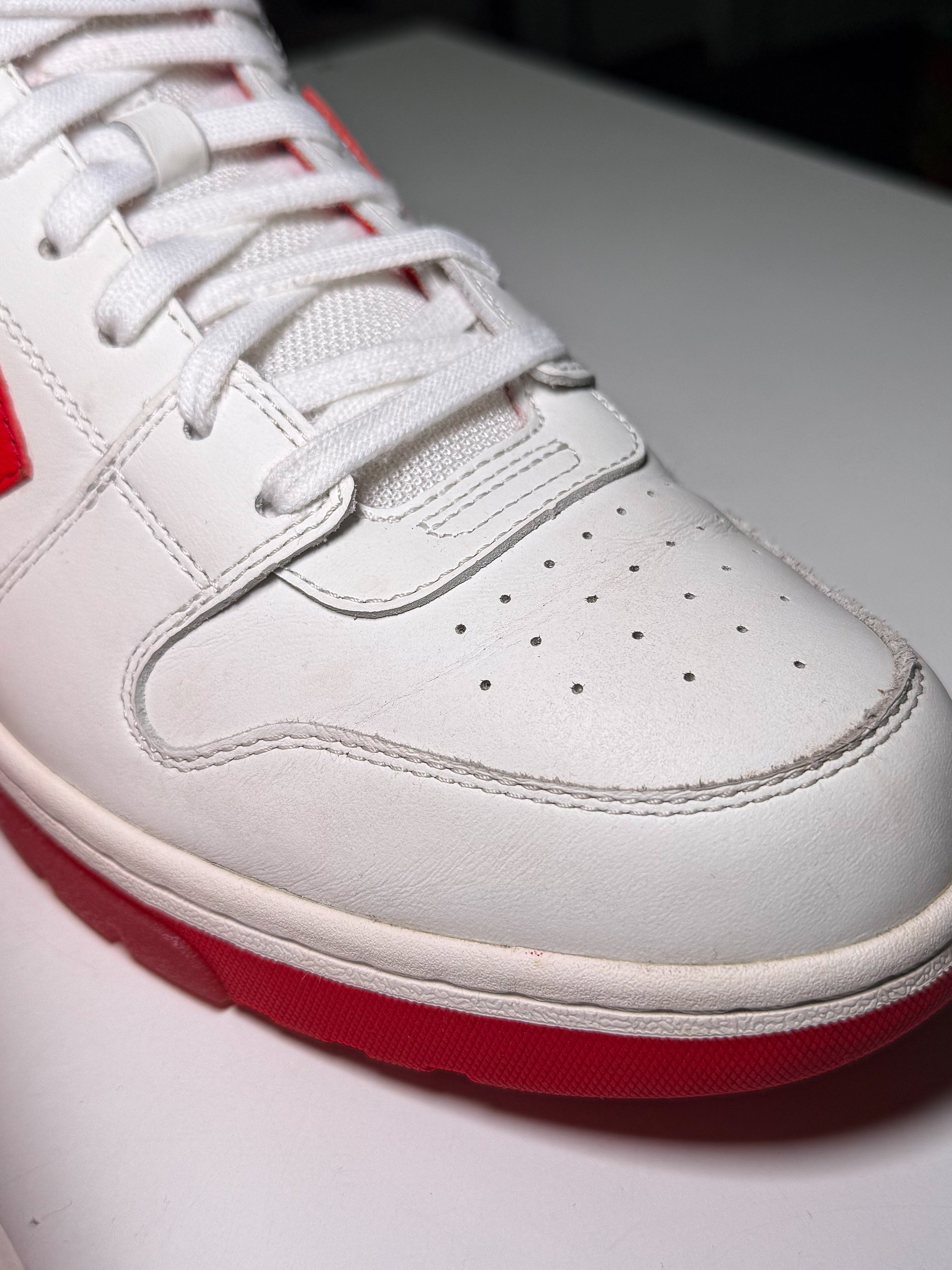 Off White Out of Office ‘White Red’ - Recondicionado