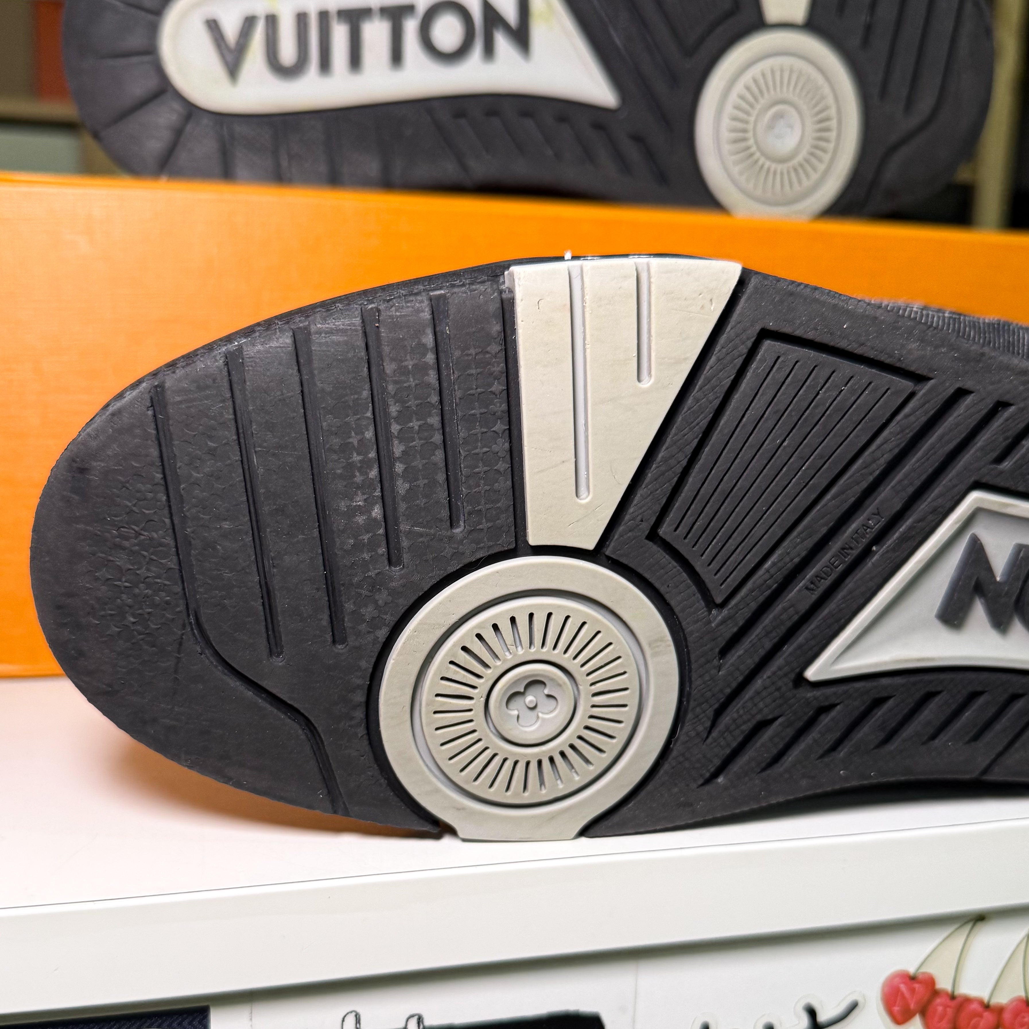 Louis Vuitton LV Trainer ‘Black Monogram Denim’ - Recondicionado