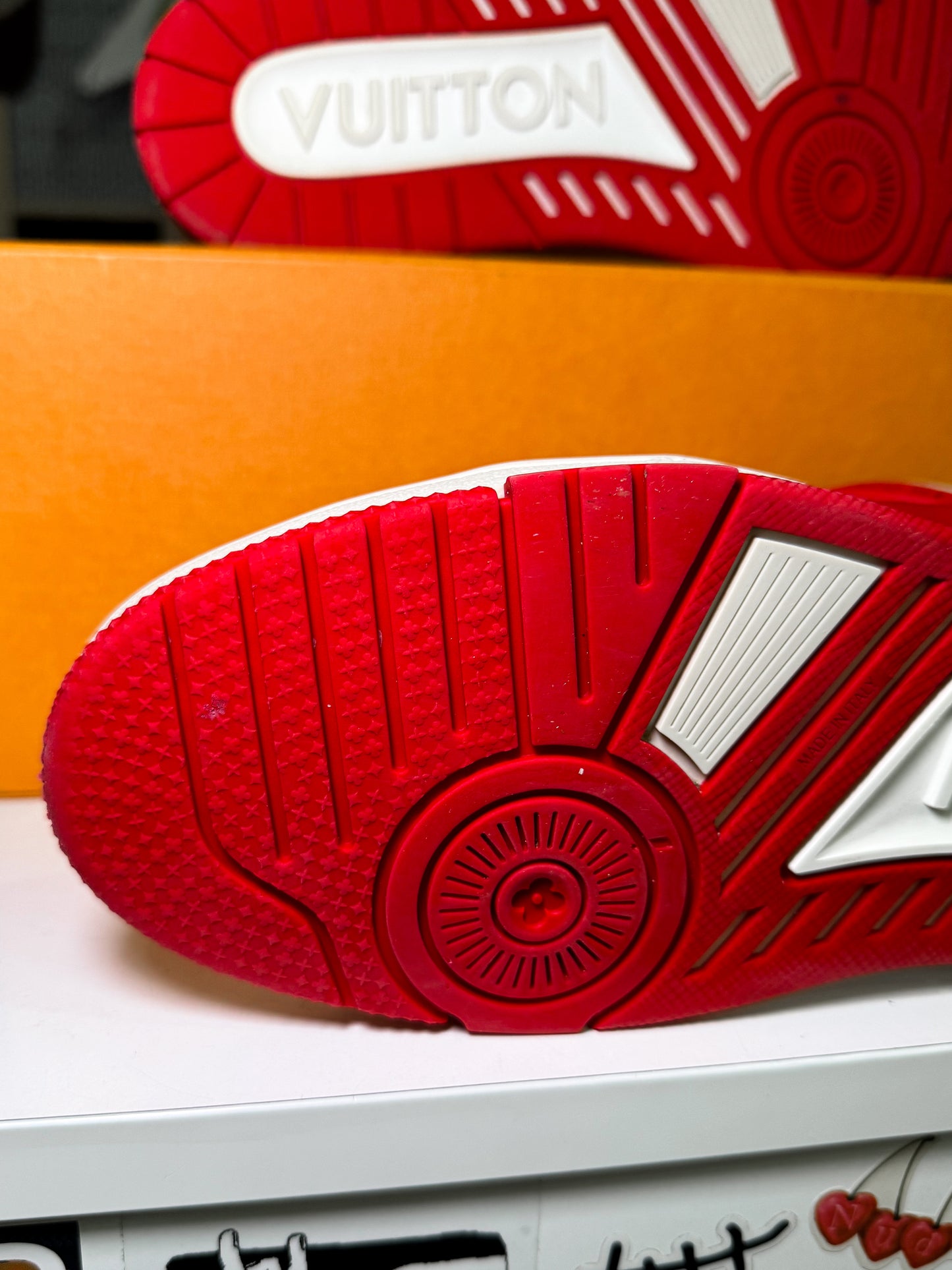 Louis Vuitton LV Trainer Low x Product (RED) 2020 - Recondicionado