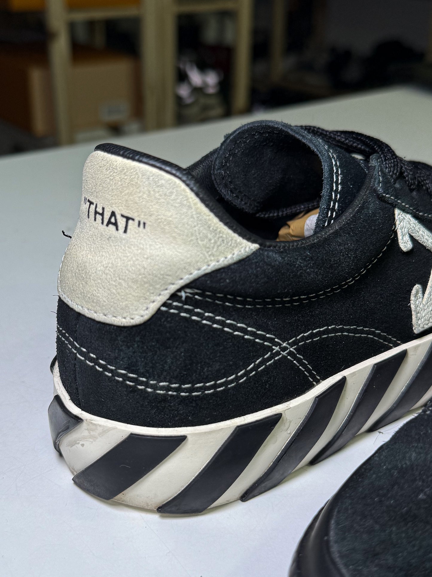 Off White Vulcanized Suede ‘This That’ Black W - Recondicionado