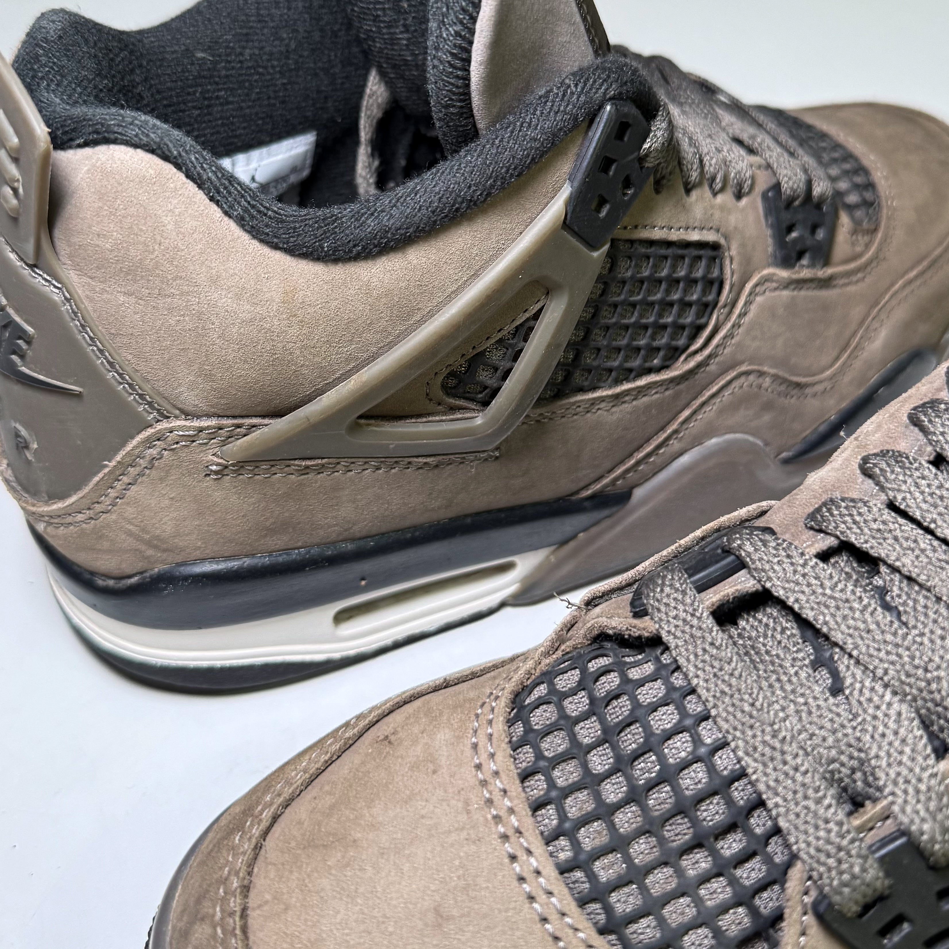 Air Jordan 4 Retro ‘Cave Stone’ GS 2025 - Recondicionado