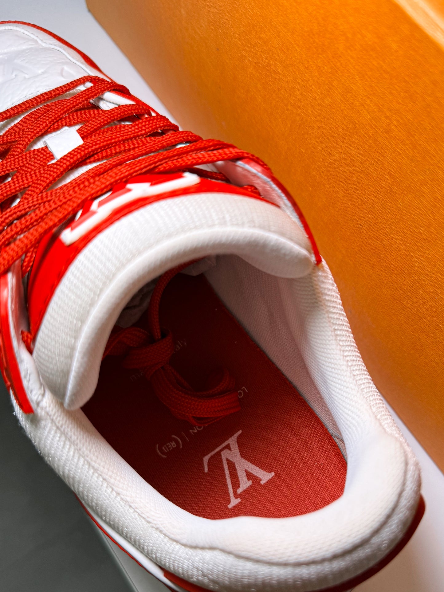 Louis Vuitton LV Trainer Low x Product (RED) 2020 - Recondicionado