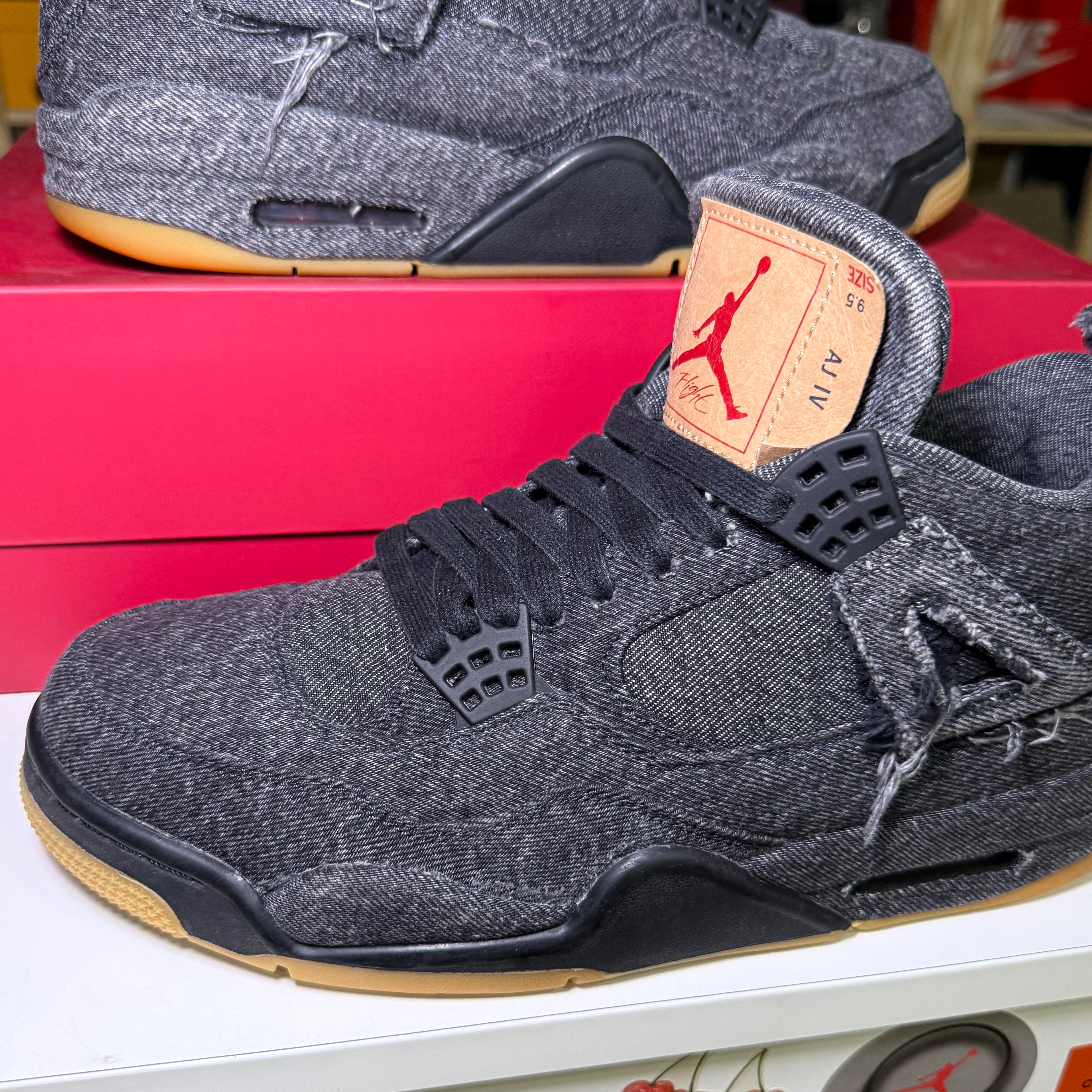 Air Jordan 4 Retro x Levi’s ‘Black Denim’ Blank Tag 2018 - Recondicionado
