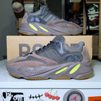 Adidas Yeezy 700 ‘Mauve’ - Recondicionado