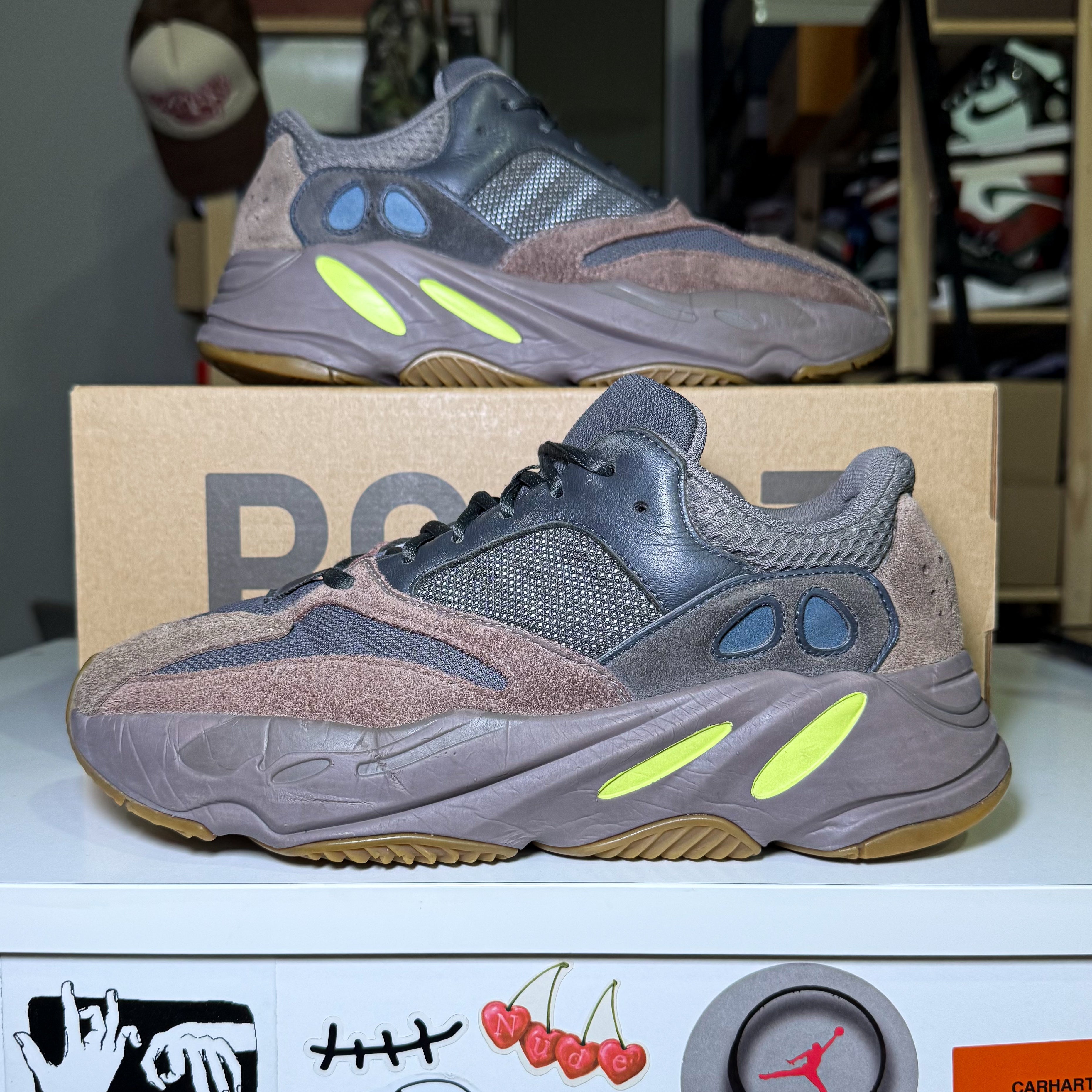 Adidas Yeezy 700 ‘Mauve’ - Recondicionado