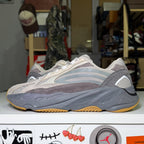Adidas Yeezy 700 v2 ‘Tephra’ - Recondicionado