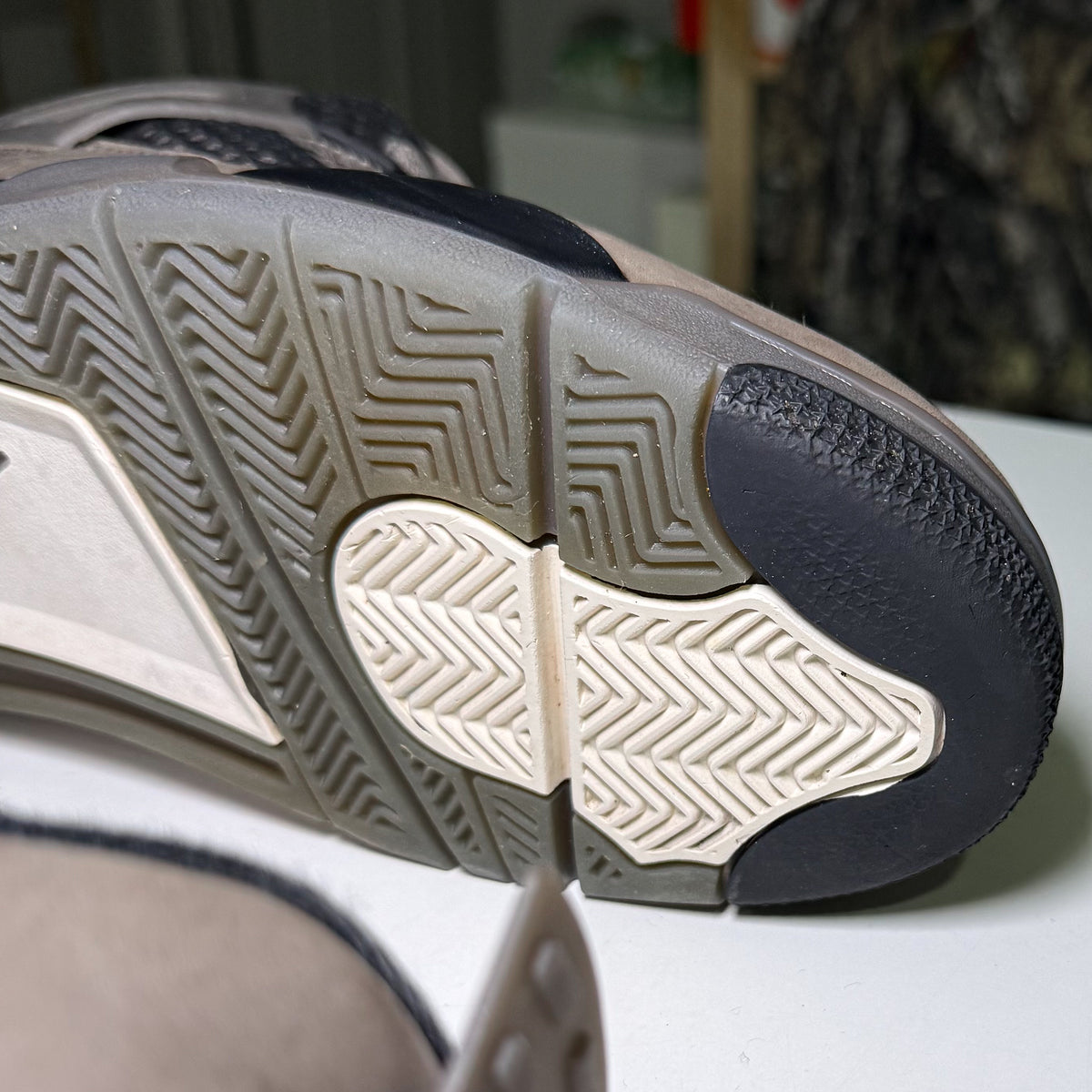 Air Jordan 4 Retro ‘Cave Stone’ 2025 - Recondicionado