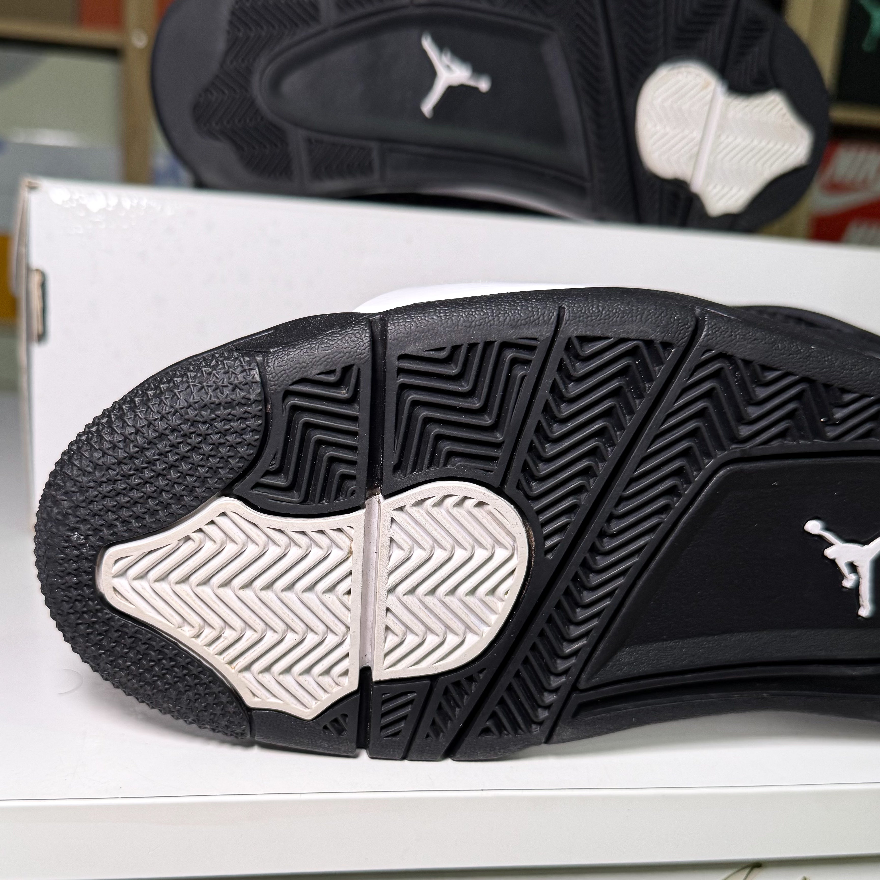 Air Jordan 4 Retro 'White Thunder’ 2024 - Recondicionado