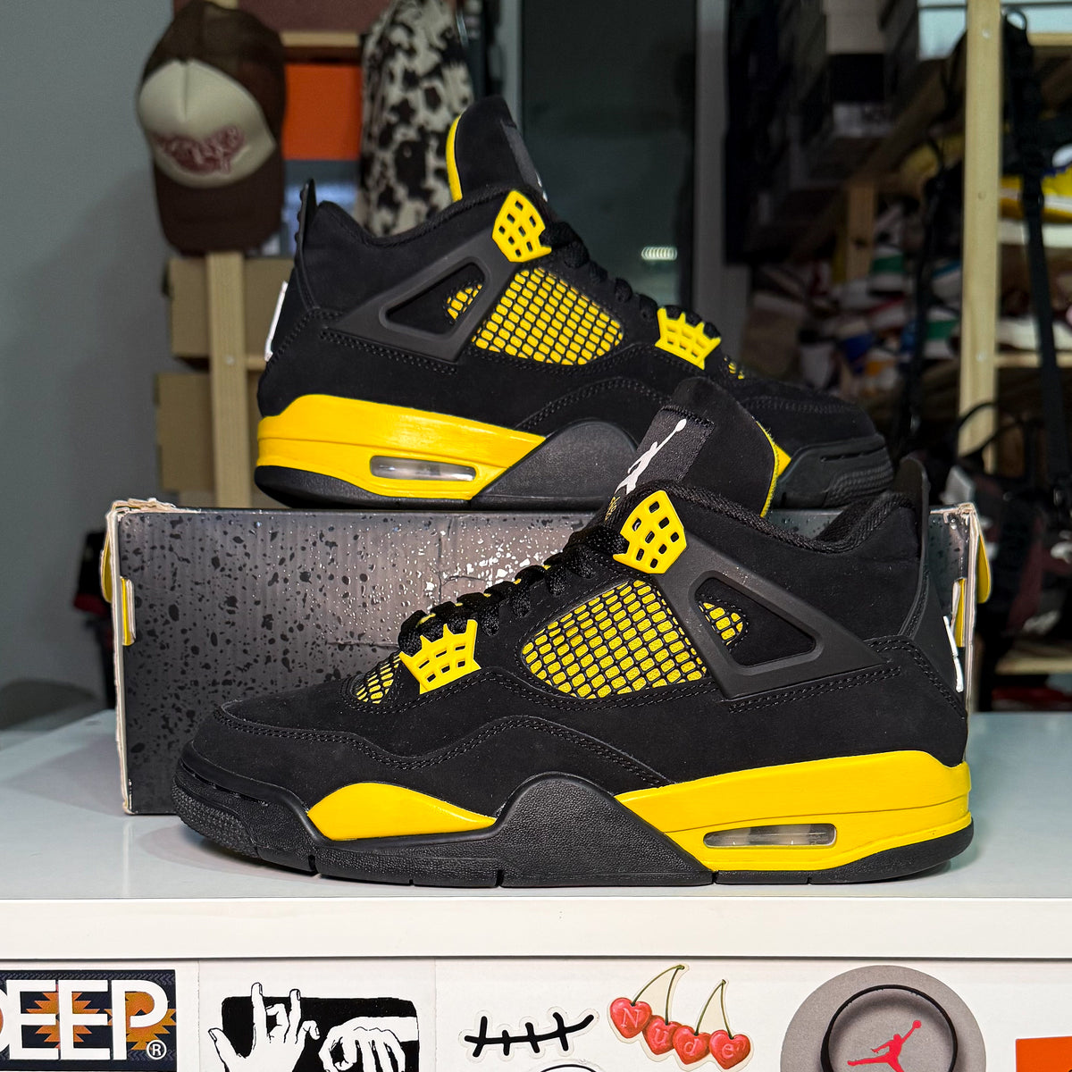 Air Jordan 4 Retro 'Thunder' 2023 - Recondicionado