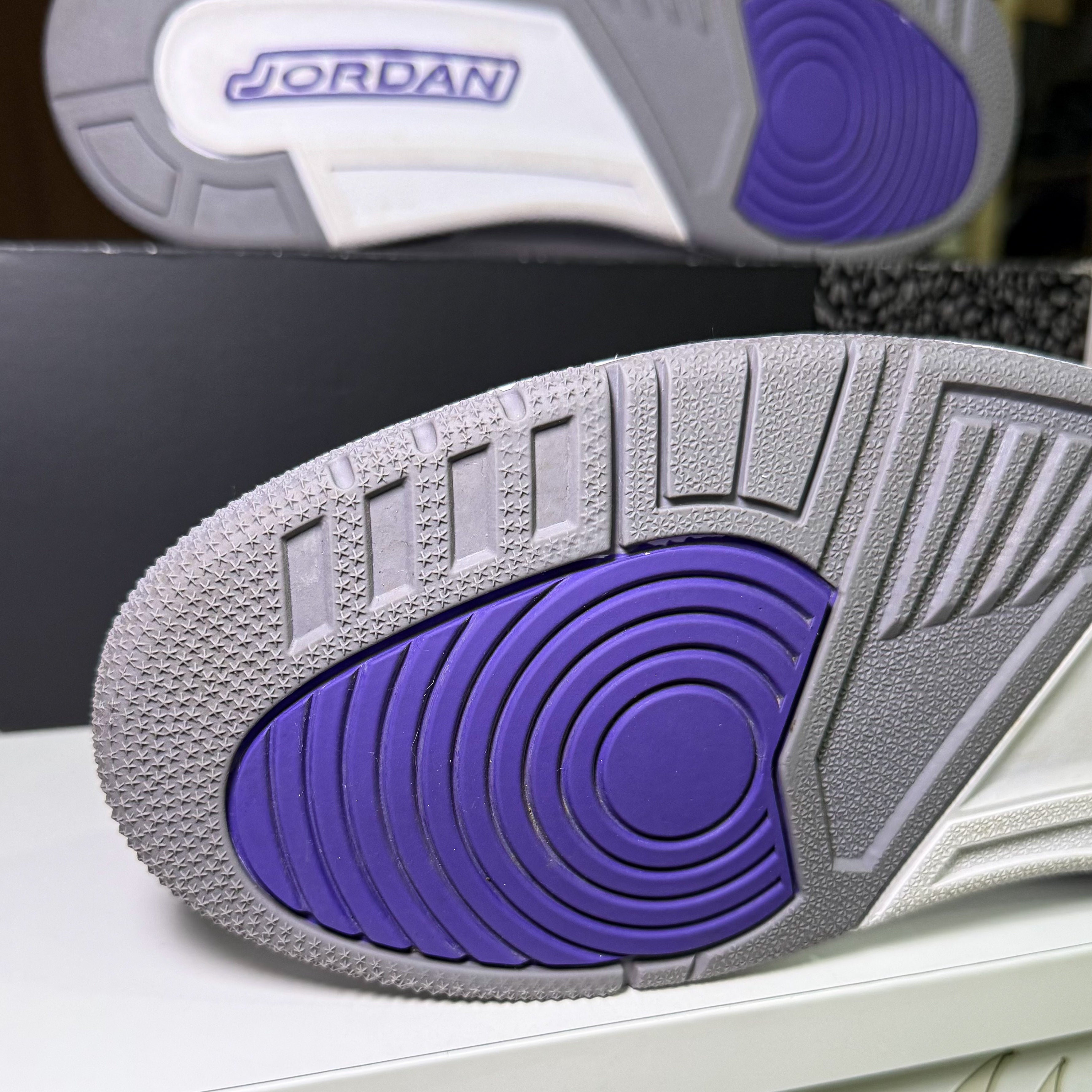 Air Jordan 3 Retro ‘Dark Iris’ 2022 - Recondicionado