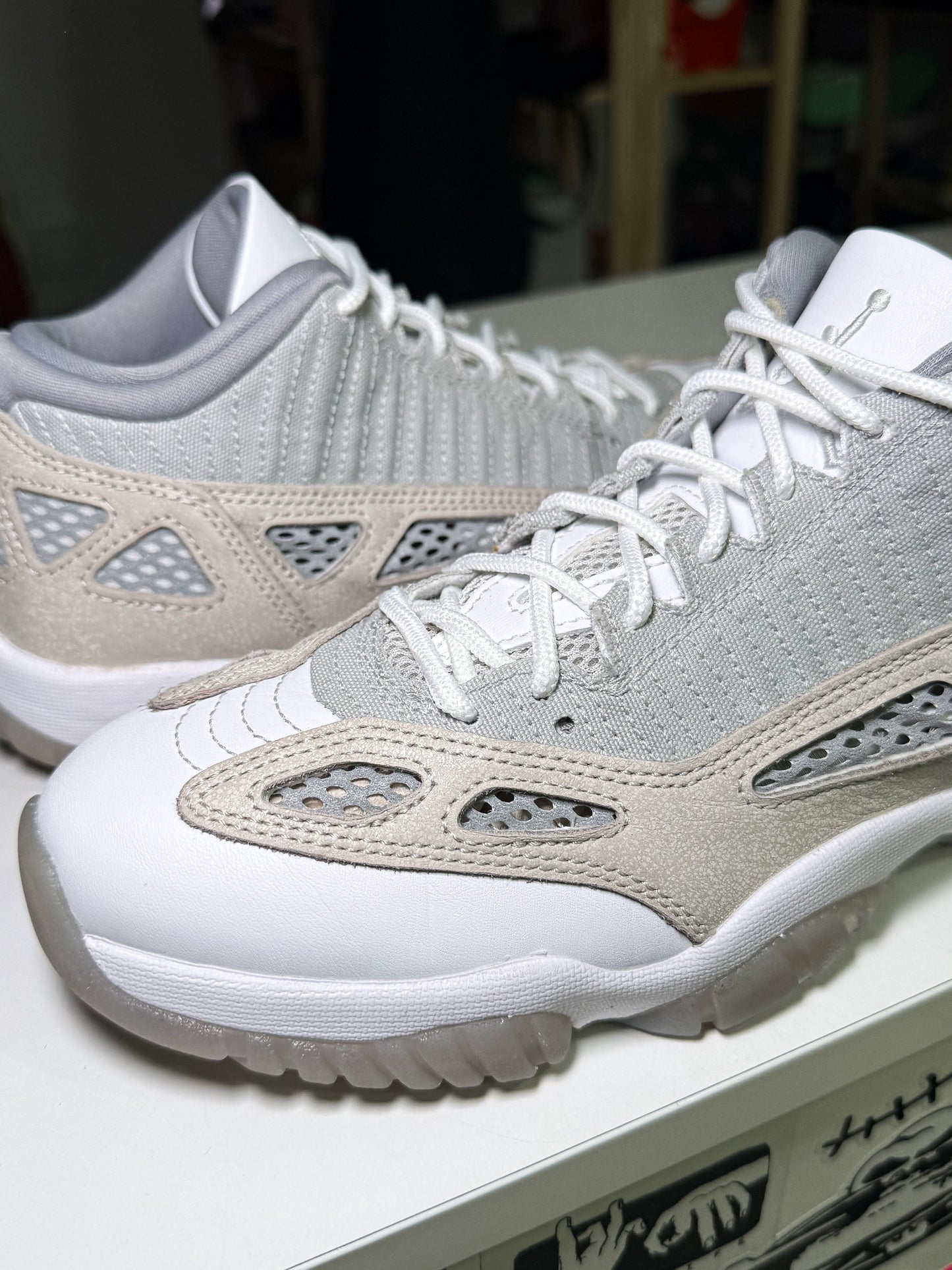 Air Jordan 11 Retro Low IE ‘Light Orewood Brown’ 2022 - Recondicionado