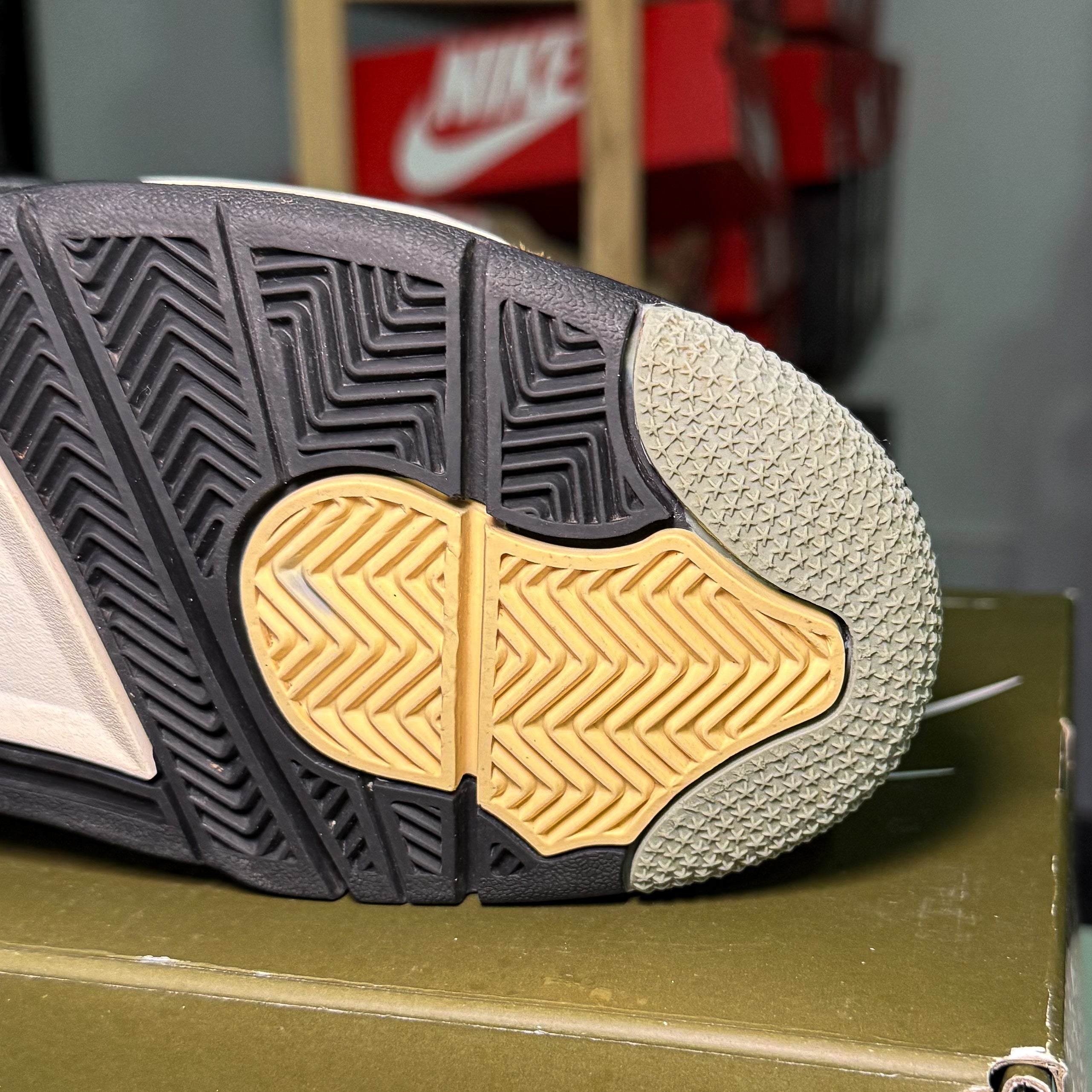 Air Jordan 4 Retro SE Craft 'Medium Olive' 2023 - Recondicionado