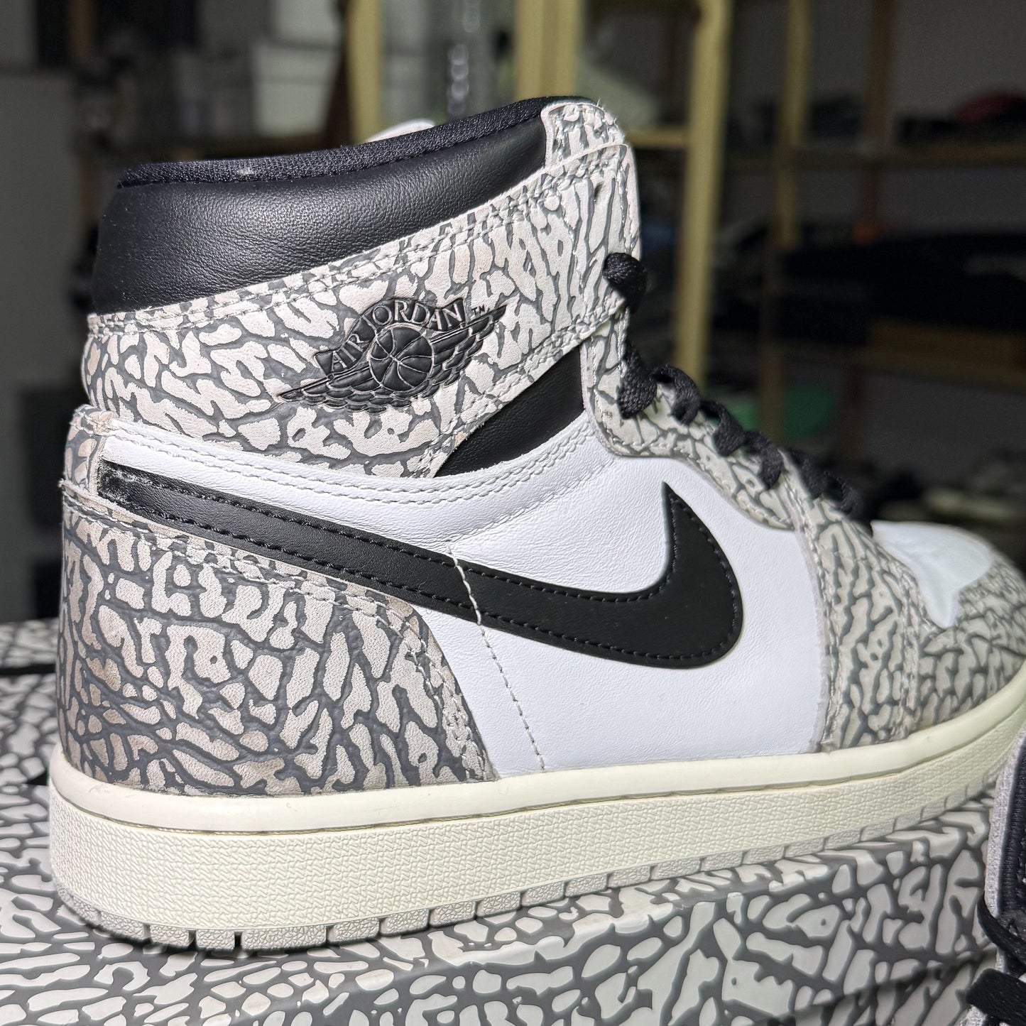 Air Jordan 1 Retro High OG ‘White Cement’ 2023 - Recondicionado