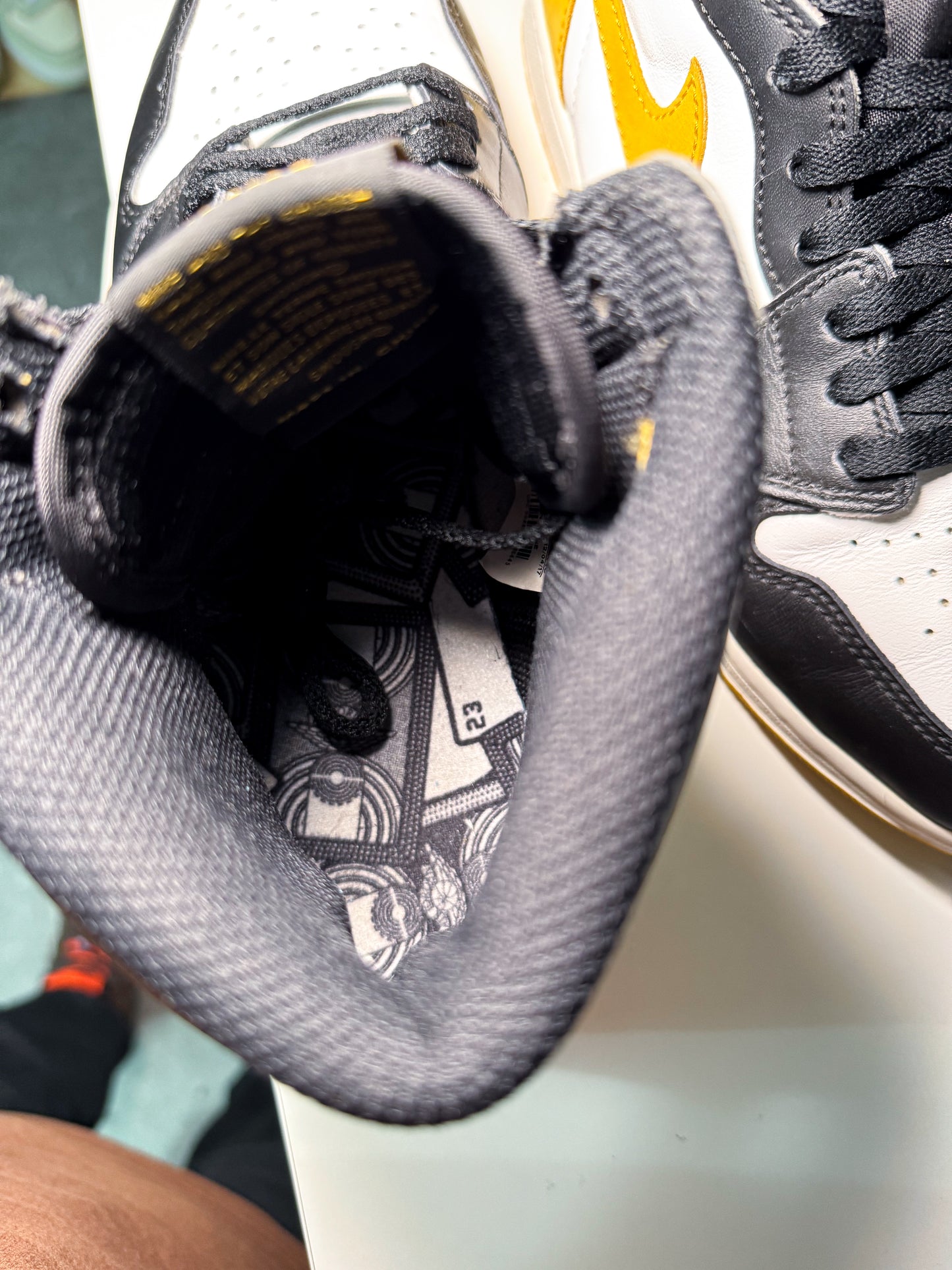 Air Jordan 1 Retro High OG ‘Best Hand in the Game - Yellow Ochre’ 2018 - Recondicionado