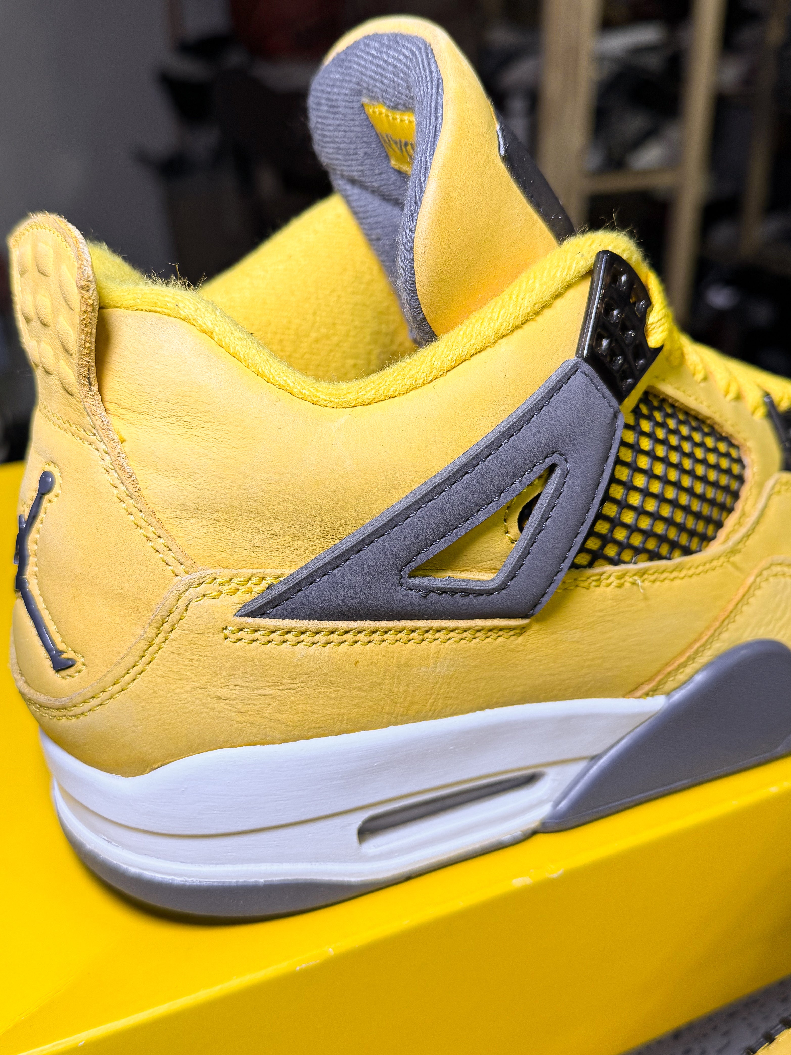 Air Jordan 4 Retro ‘Lightning’ 2021 - Recondicionado