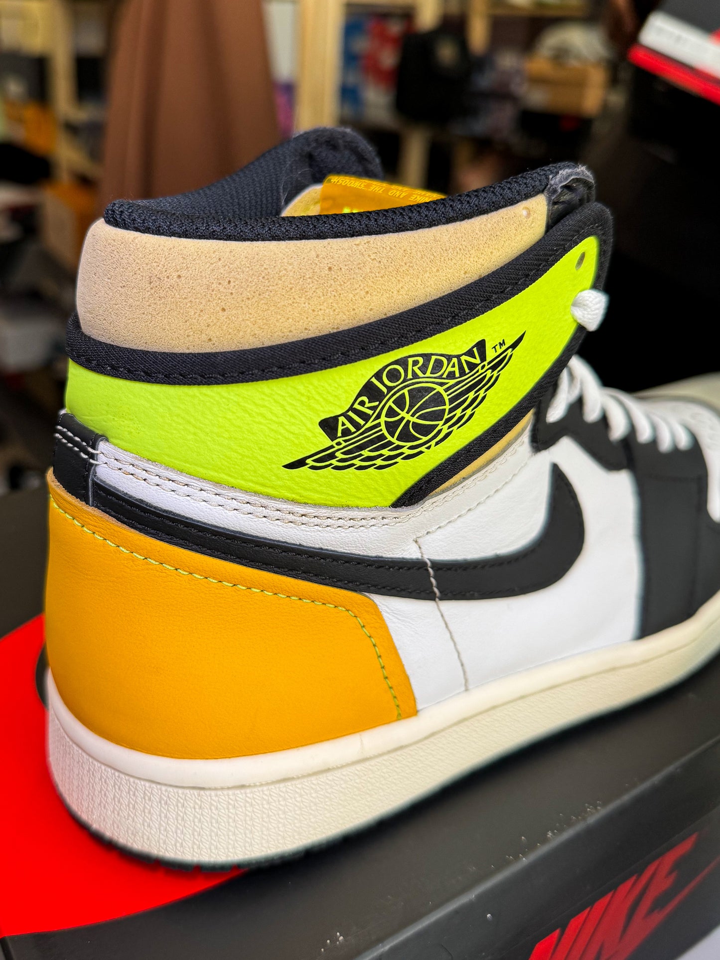 Air Jordan 1 Retro High OG ‘Volt’ 2021 - Recondicionado