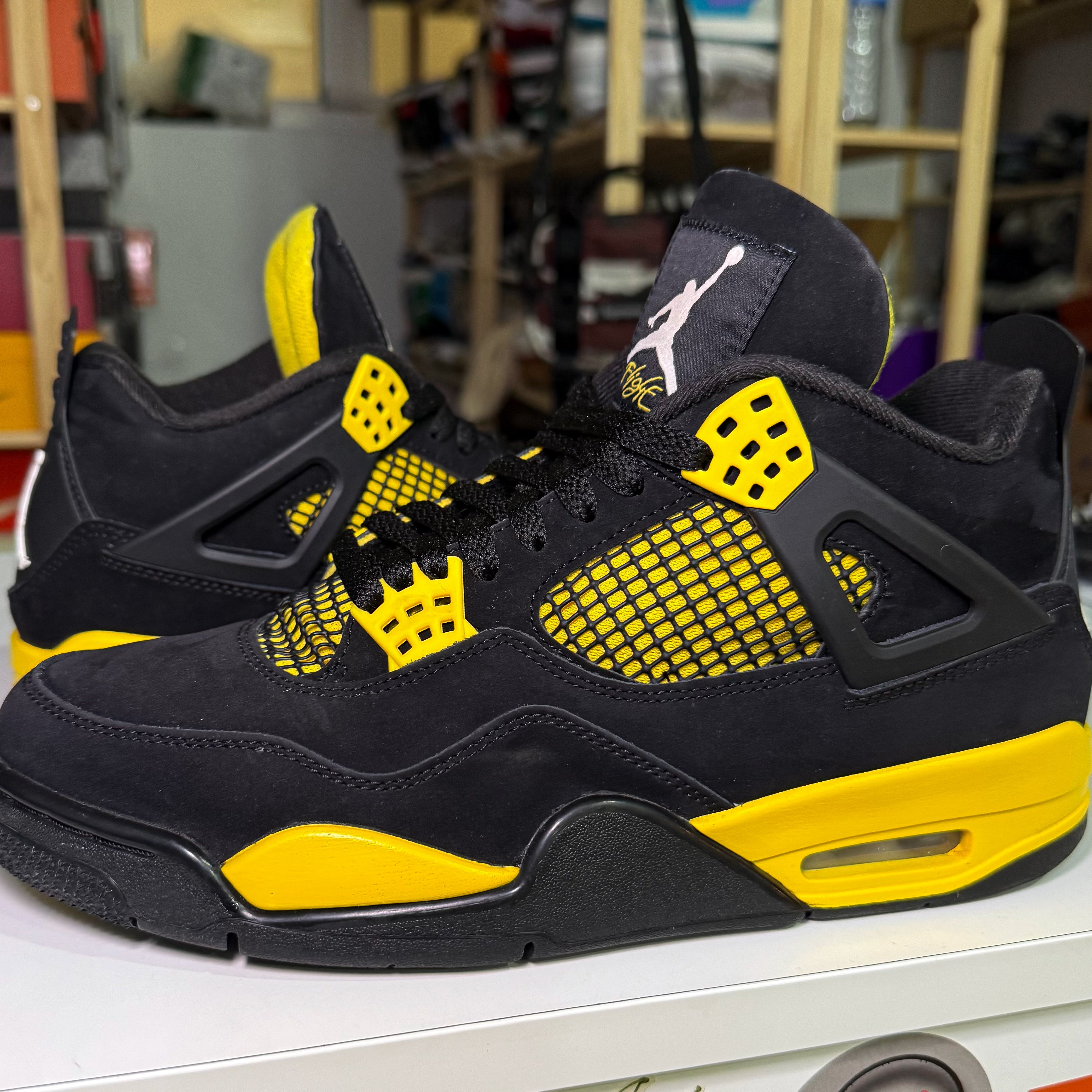 Air Jordan 4 Retro 'Thunder' 2023 - Recondicionado