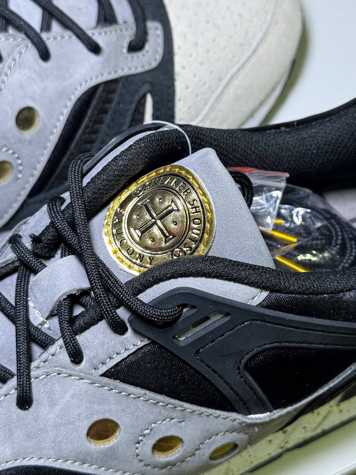 Saucony Grid SD x SneakerShouts ‘Portuguese Gold’ 2017 - DS