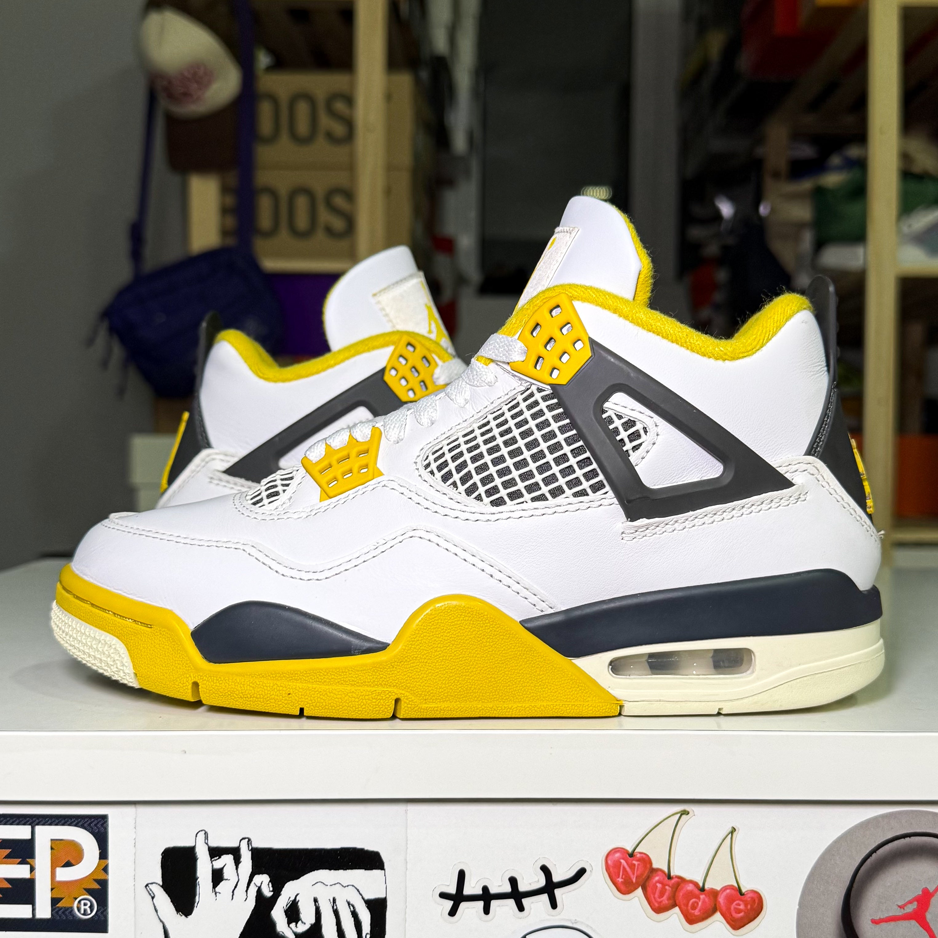 Air Jordan 4 Retro 'Vivid Sulfur’ W 2024 - Recondicionado