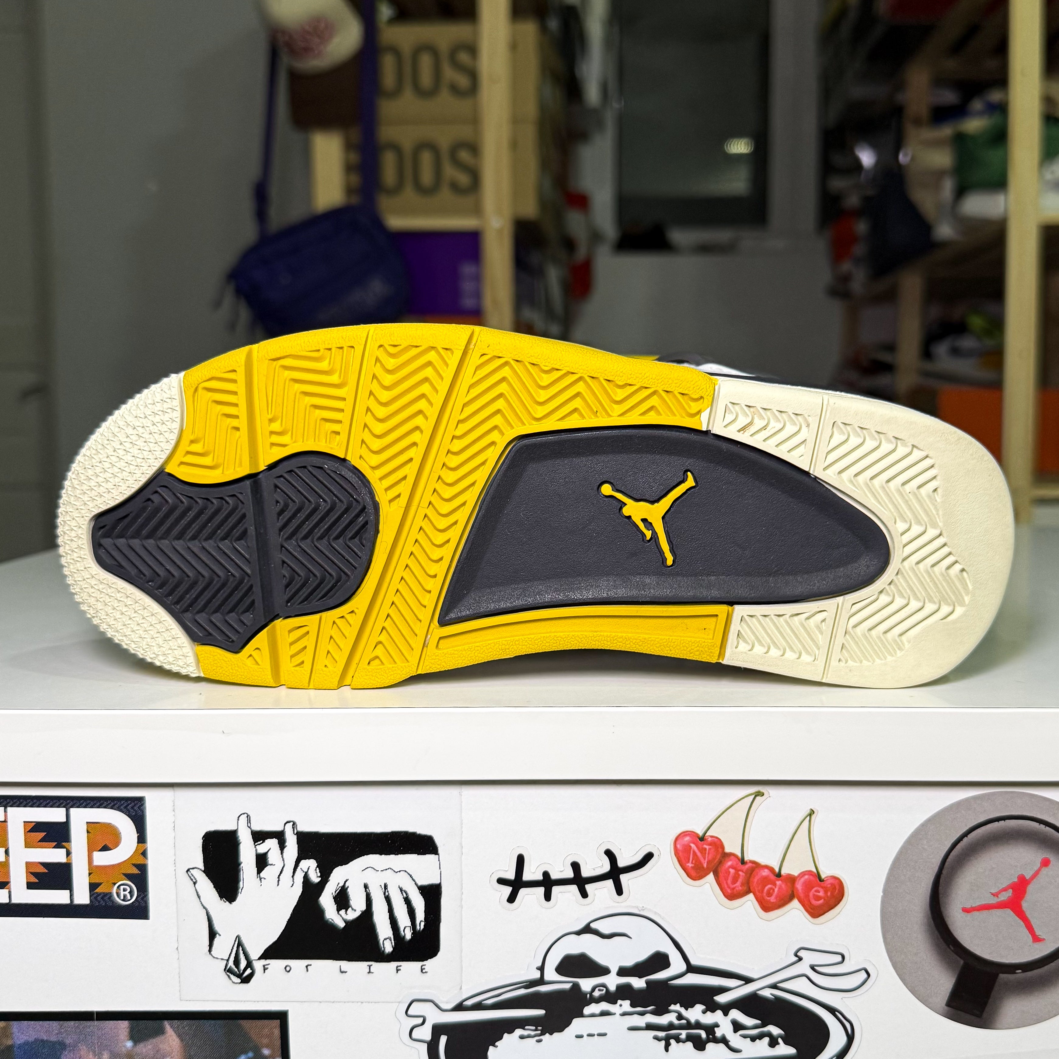 Air Jordan 4 Retro 'Vivid Sulfur’ W 2024 - Recondicionado