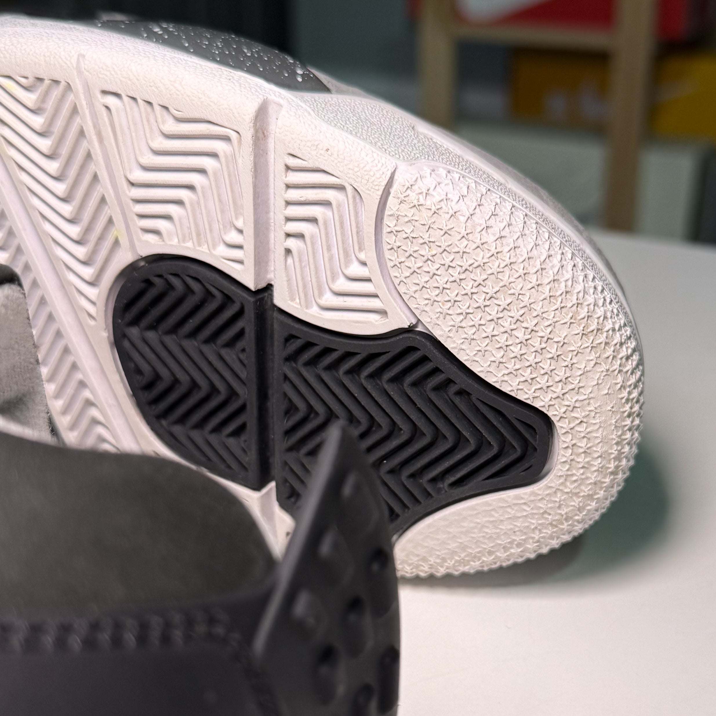 Air Jordan 4 Retro ‘Fear’ 2024 - Recondicionado