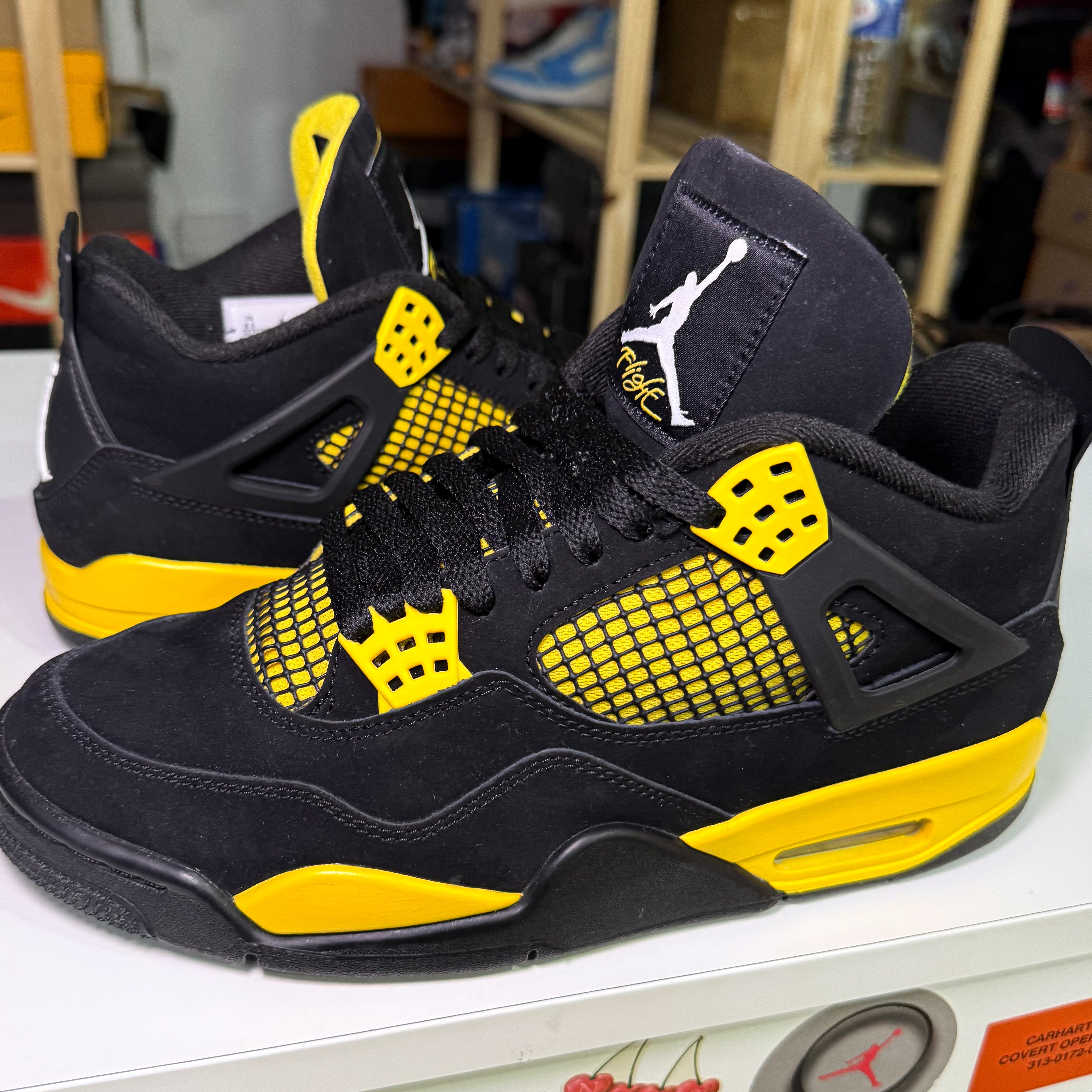 Air Jordan 4 Retro 'Thunder' 2023 - Recondicionado