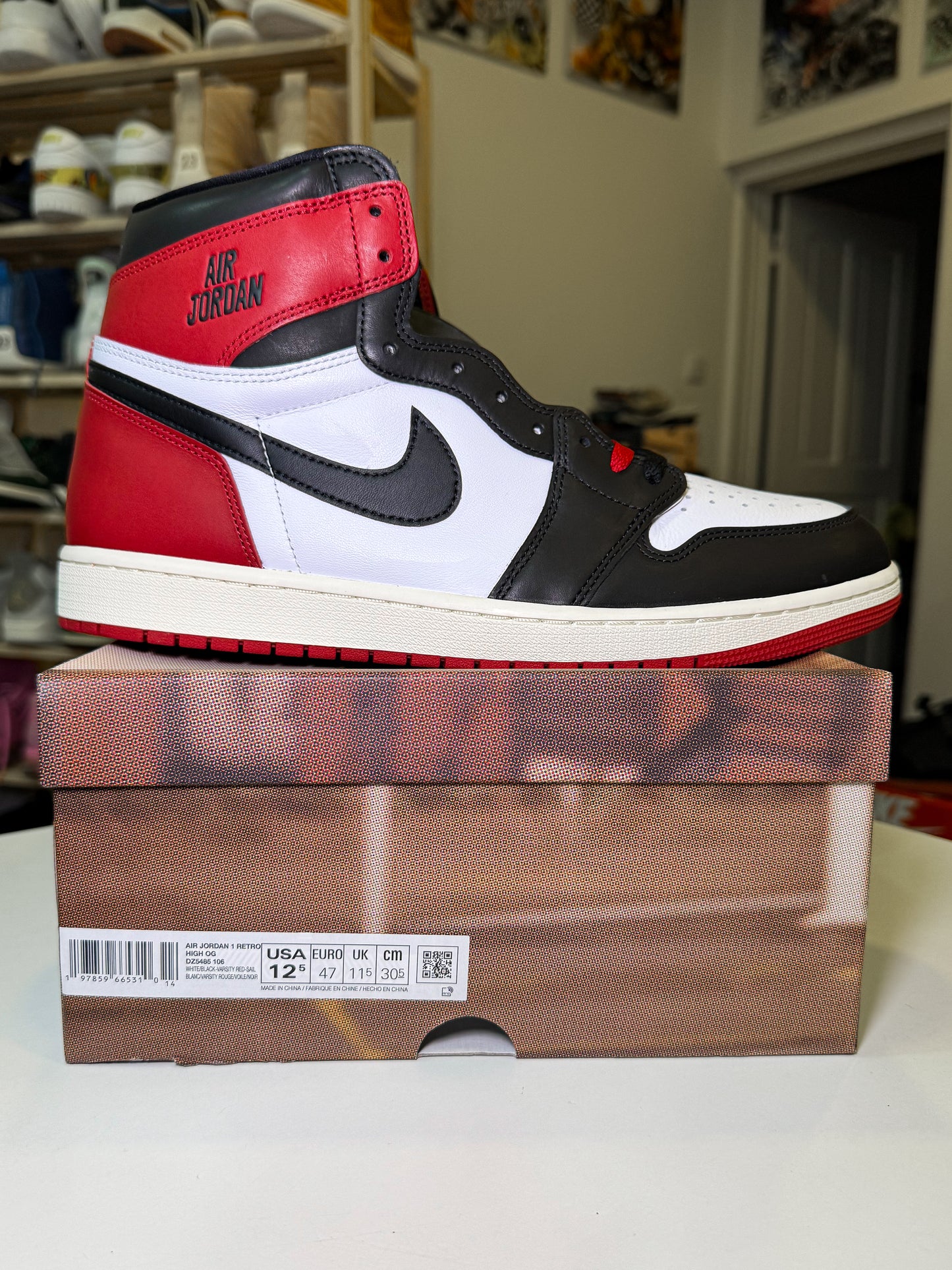 Air Jordan 1 Retro High OG ‘Black Toe Reimagined’ 2025 - DS