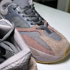 Adidas Yeezy 700 ‘Mauve’ - Recondicionado