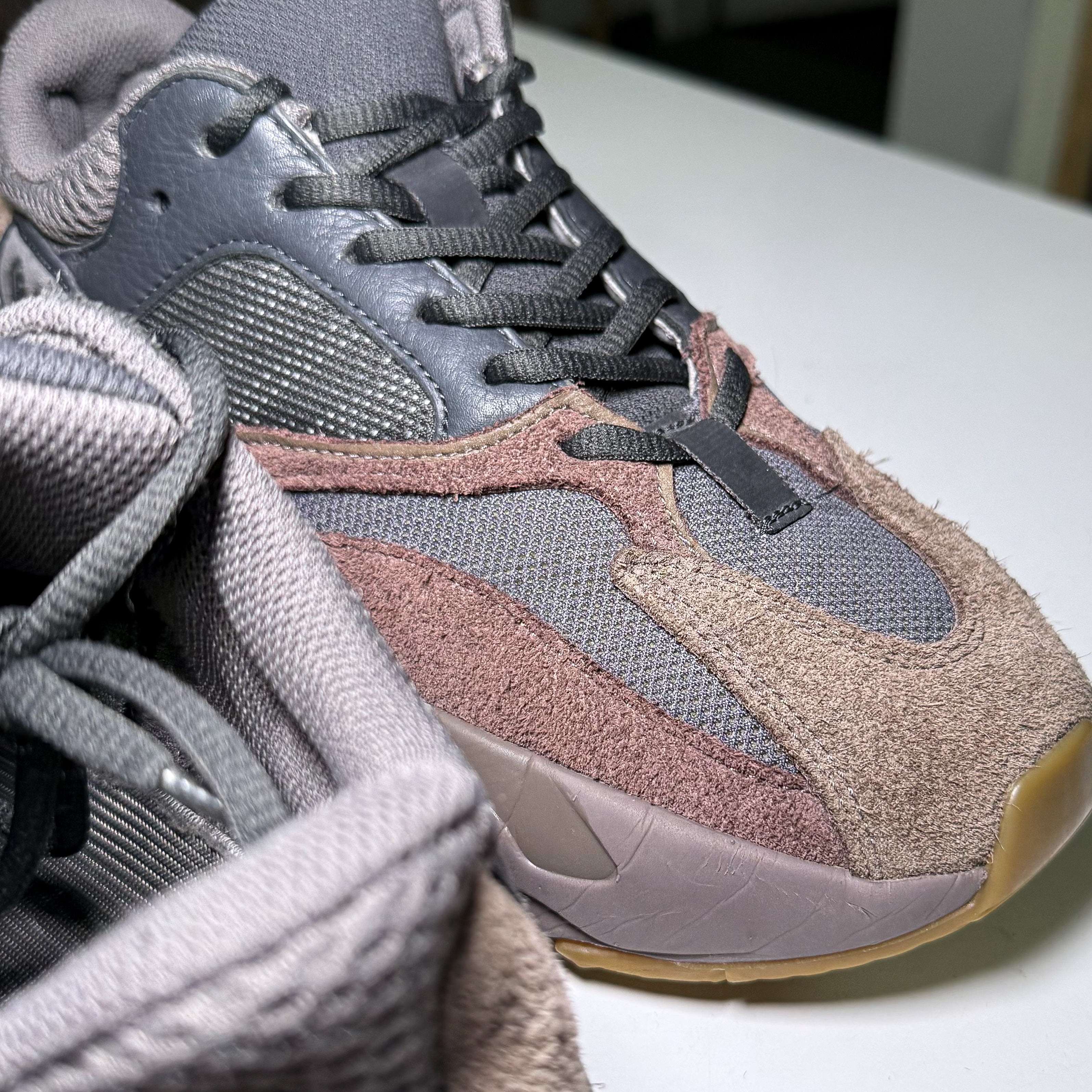 Adidas Yeezy 700 ‘Mauve’ - Recondicionado