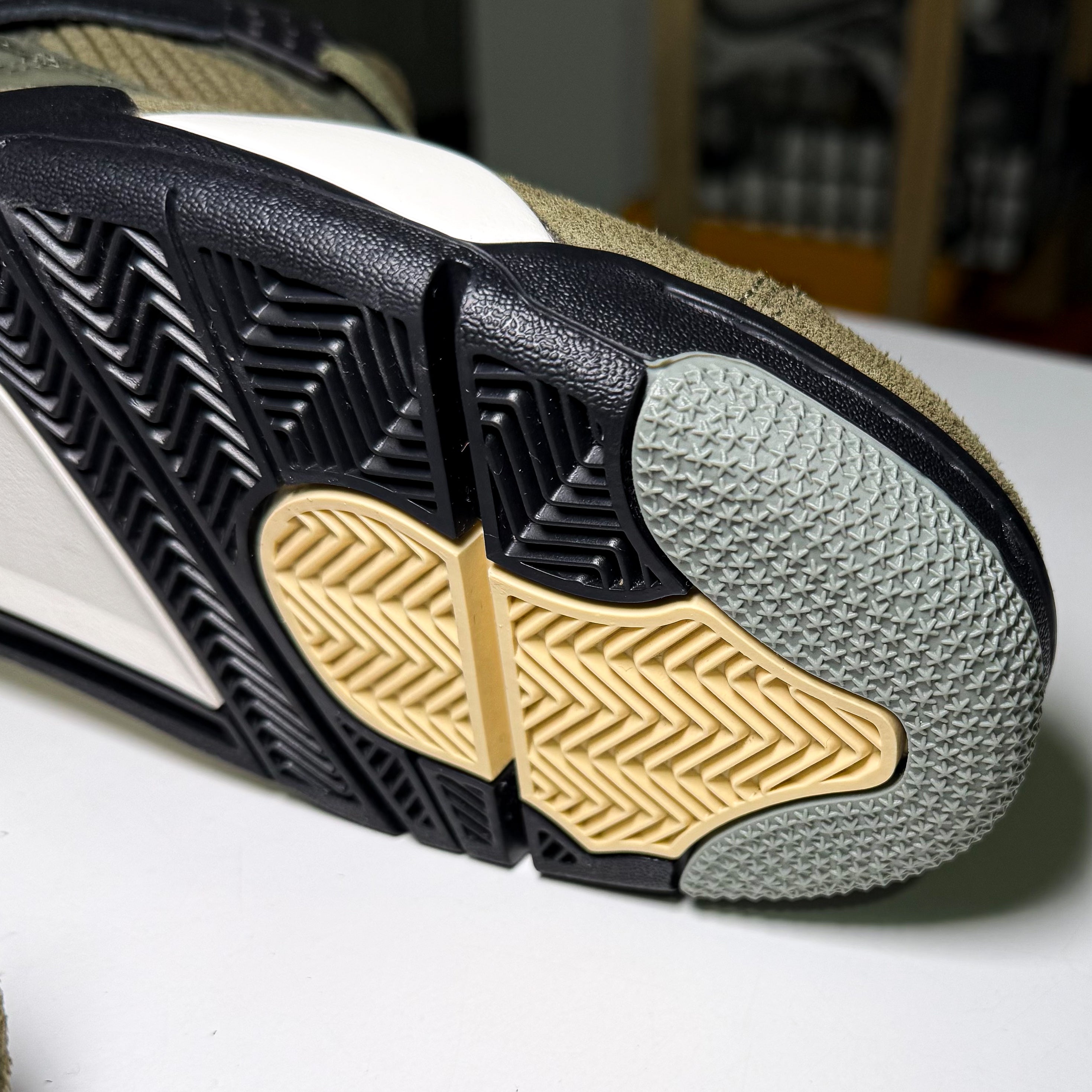 Air Jordan 4 Retro SE Craft 'Medium Olive' 2023 - Recondicionado