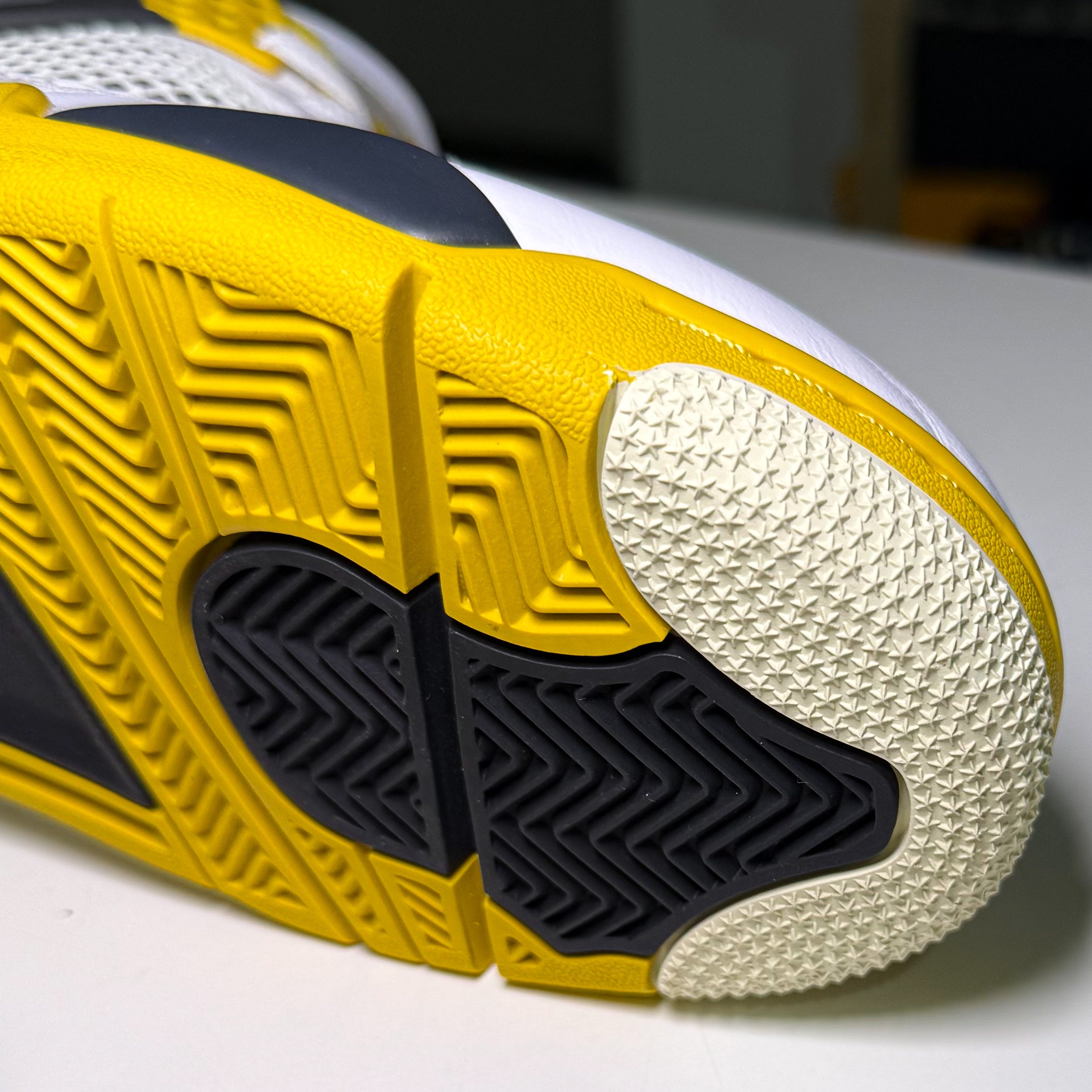 Air Jordan 4 Retro 'Vivid Sulfur’ W 2024 - Recondicionado