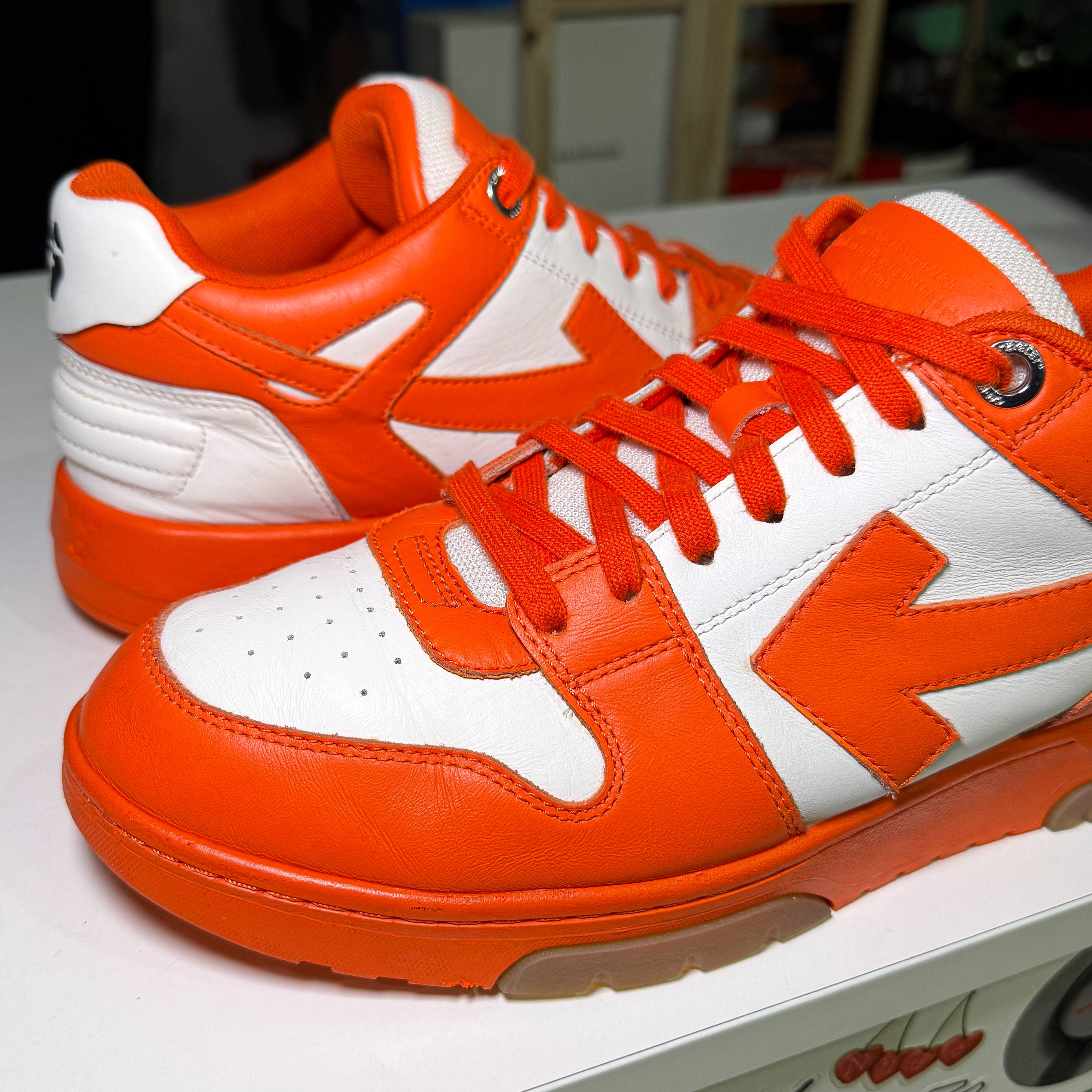 Off White Out of Office Low ‘White Orange’ - Recondicionado