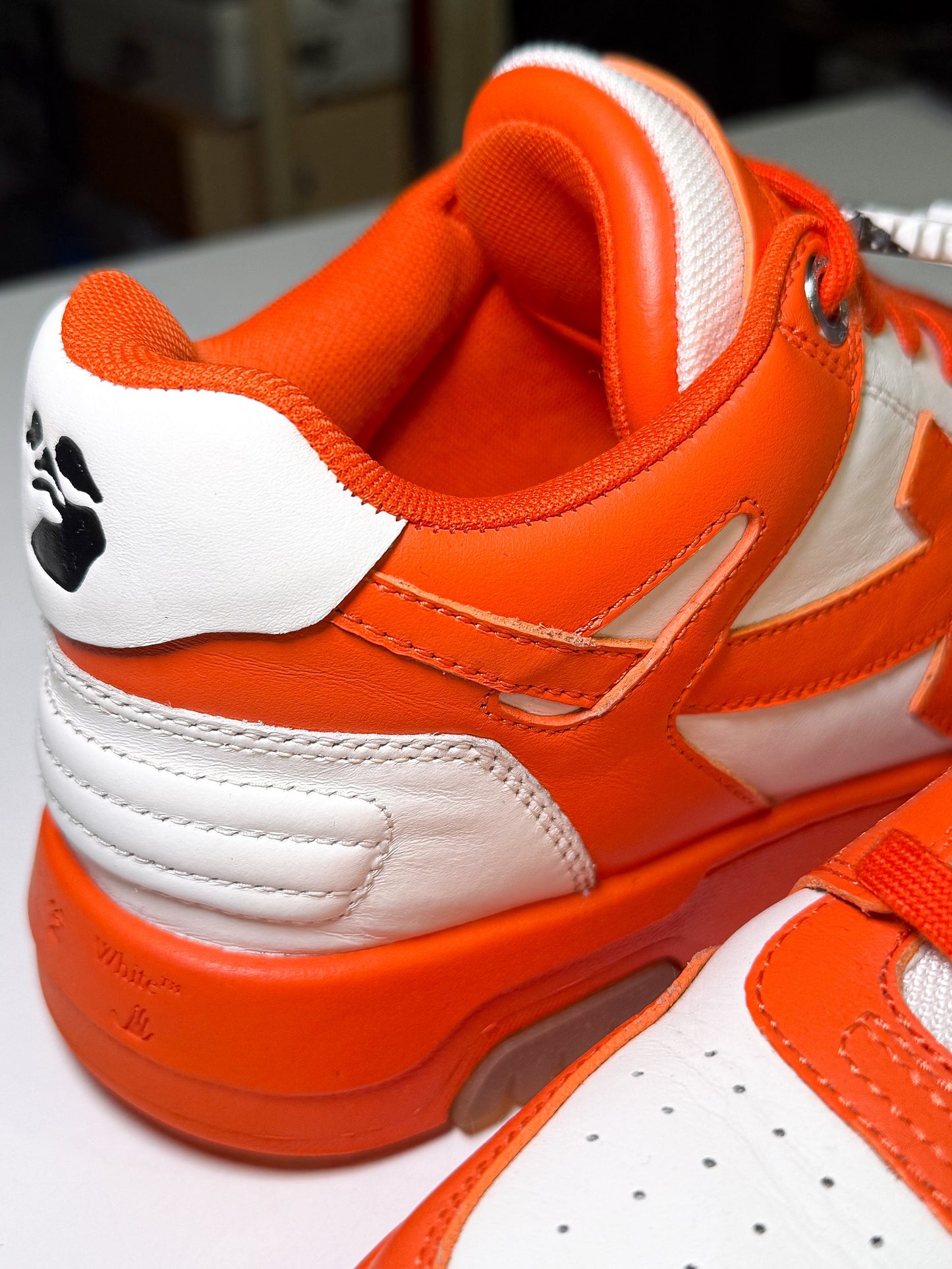 Off White Out of Office Low ‘White Orange’ - Recondicionado
