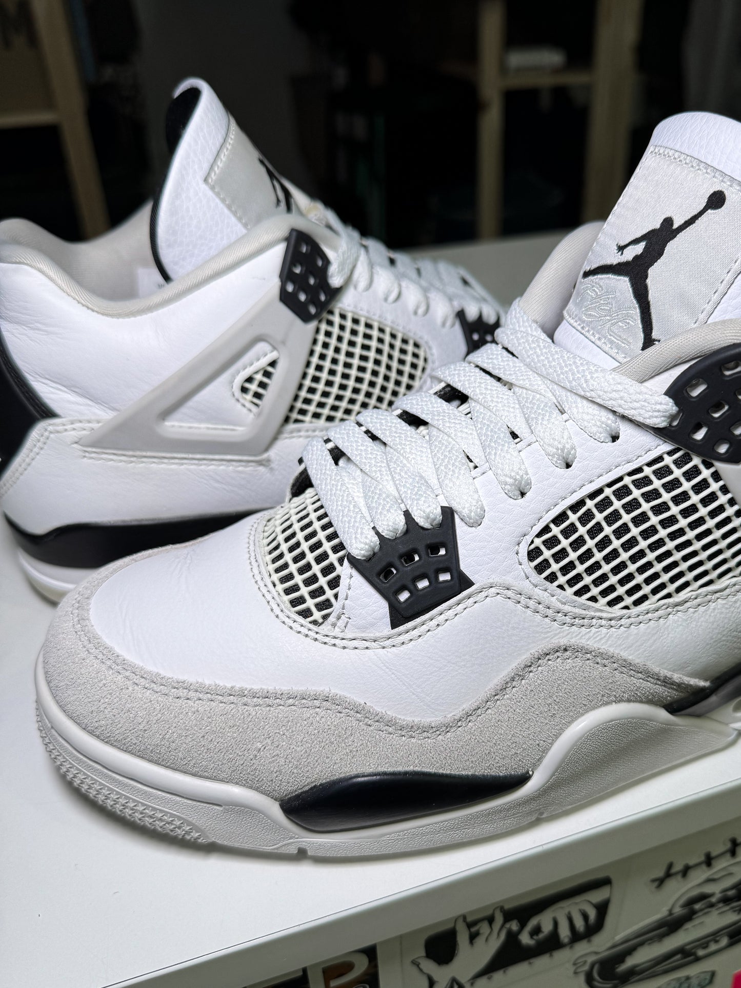 Air Jordan 4 Retro 'Military Black' 2022 - Recondicionado
